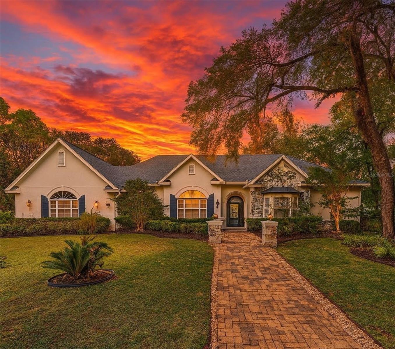 Single Family Residence in ALTOONA, FL - Daniel Dourado