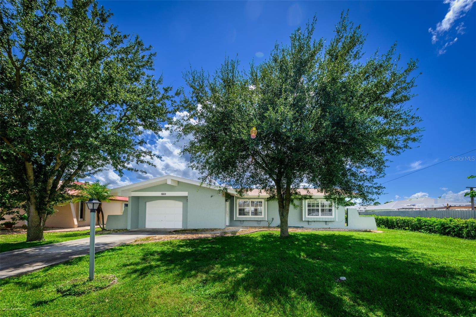 Single Family Residence em PORT CHARLOTTE, FL - Daniel Dourado