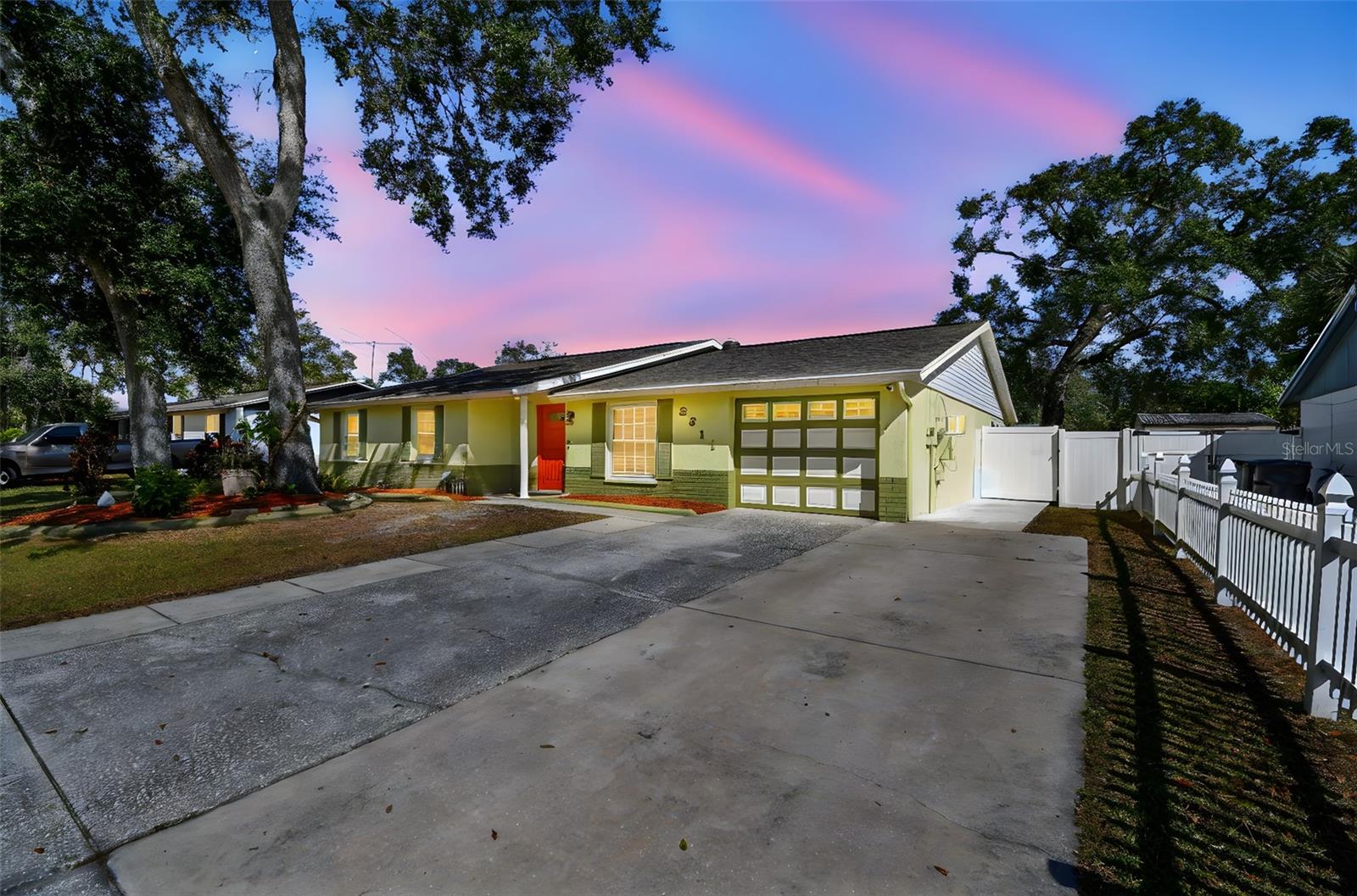 Single Family Residence in TAMPA, FL - Daniel Dourado