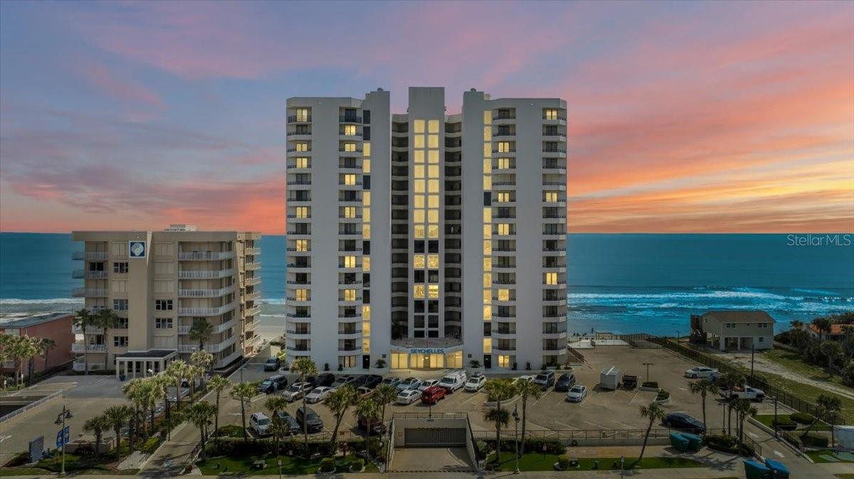Condominium in DAYTONA BEACH SHORES, FL - Daniel Dourado