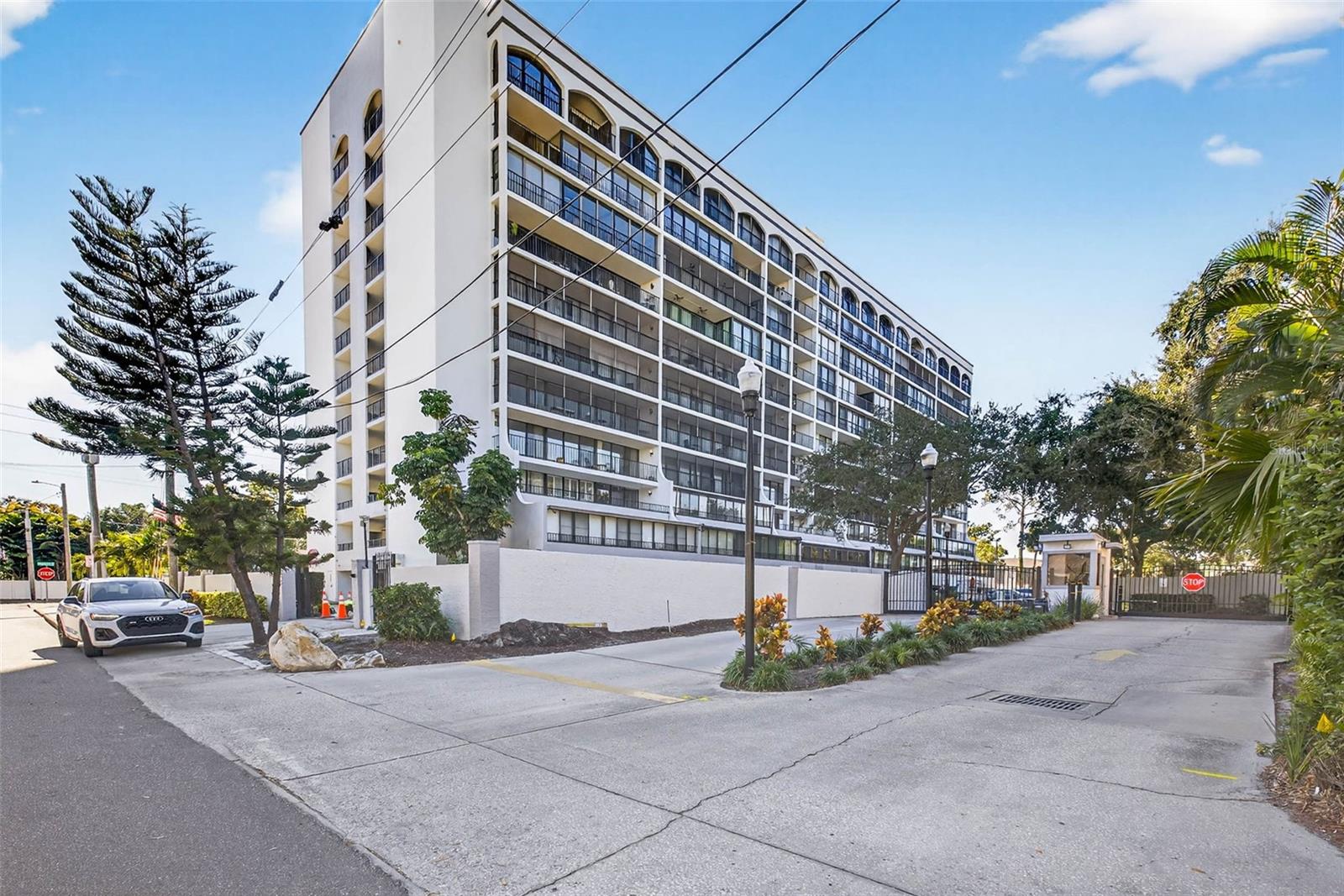 Condominium in TAMPA, FL - Daniel Dourado