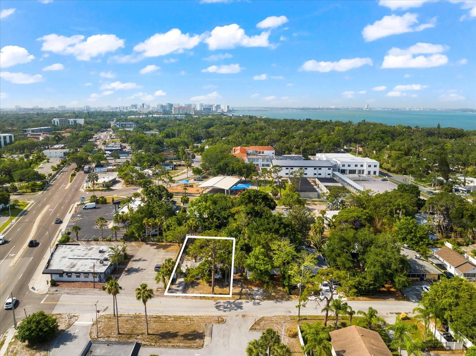 Single Family Residence in SARASOTA, FL - Daniel Dourado