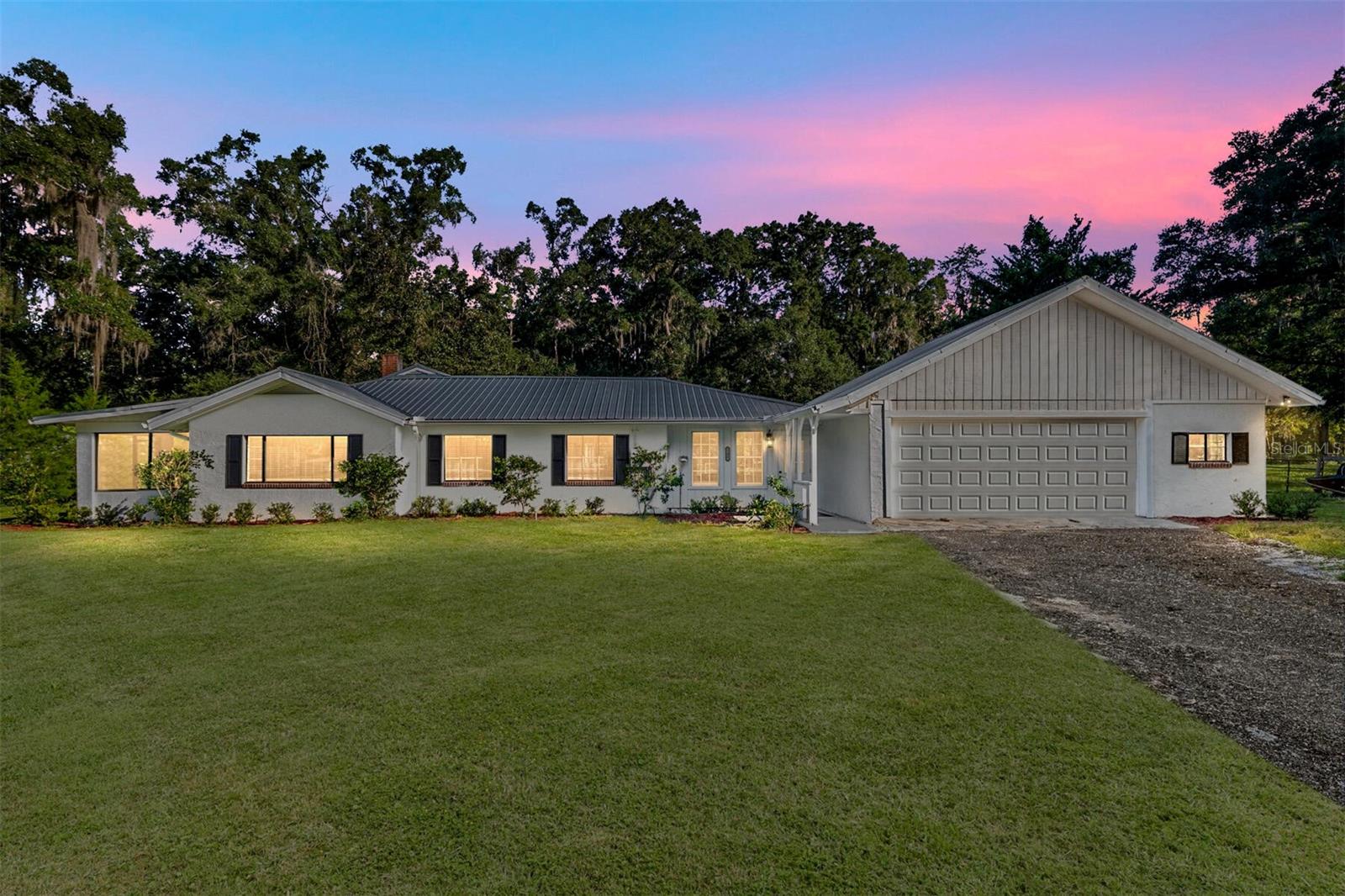 Single Family Residence in REDDICK, FL - Daniel Dourado