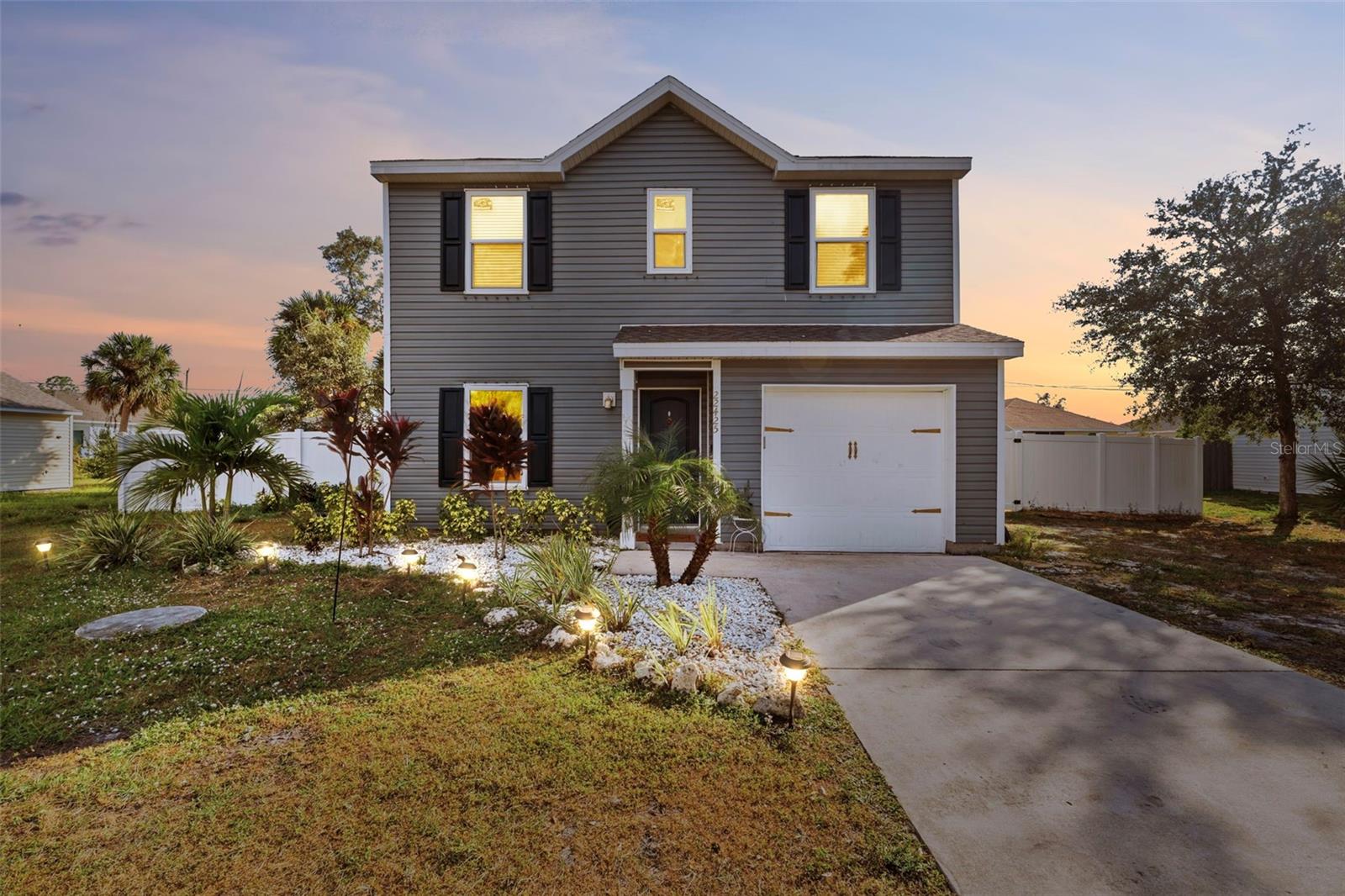 Single Family Residence em PORT CHARLOTTE, FL - Daniel Dourado