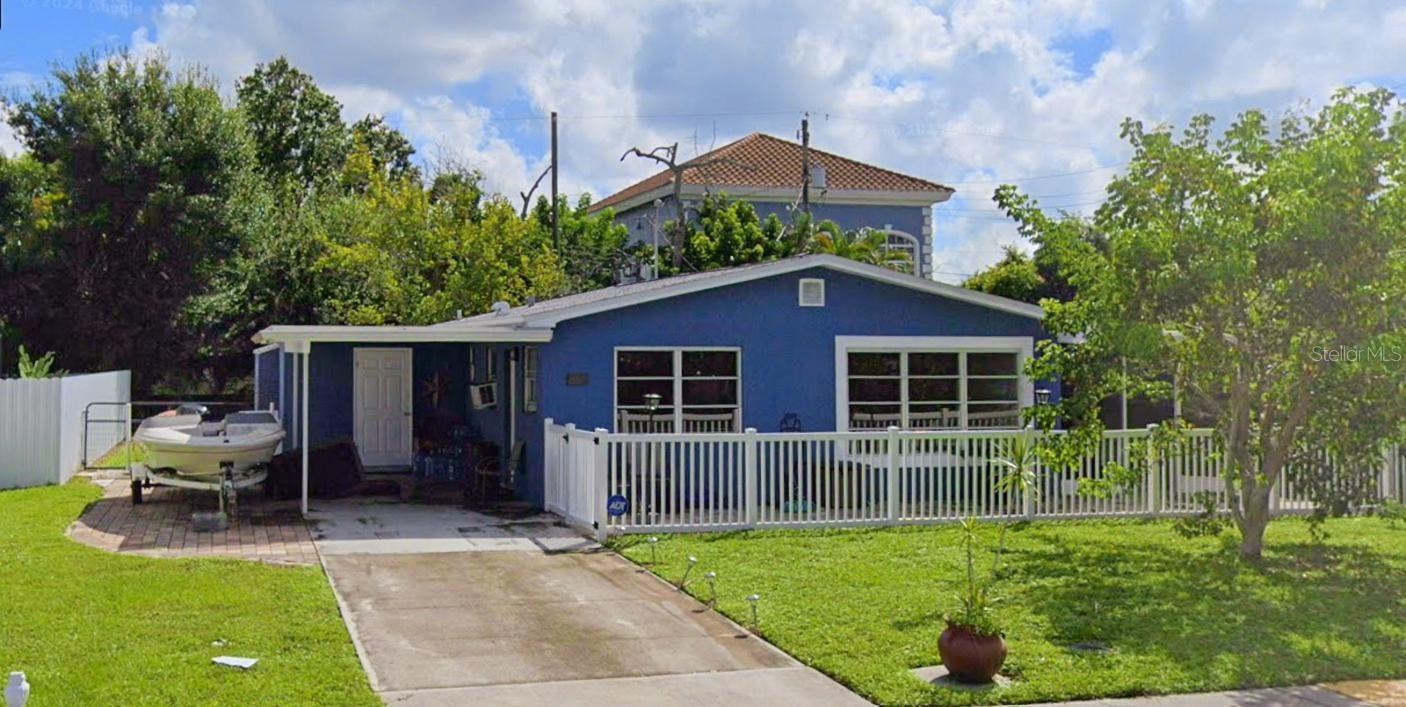 Single Family Residence in FORT MYERS, FL - Daniel Dourado