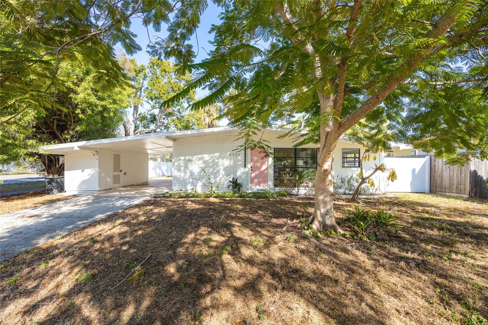 Single Family Residence in TAMPA, FL - Daniel Dourado