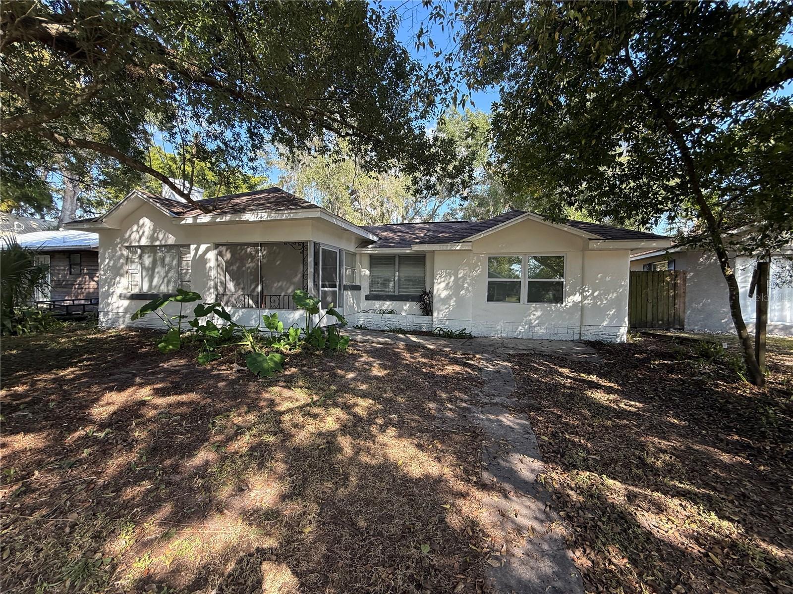 Single Family Residence em ZEPHYRHILLS, FL - Daniel Dourado