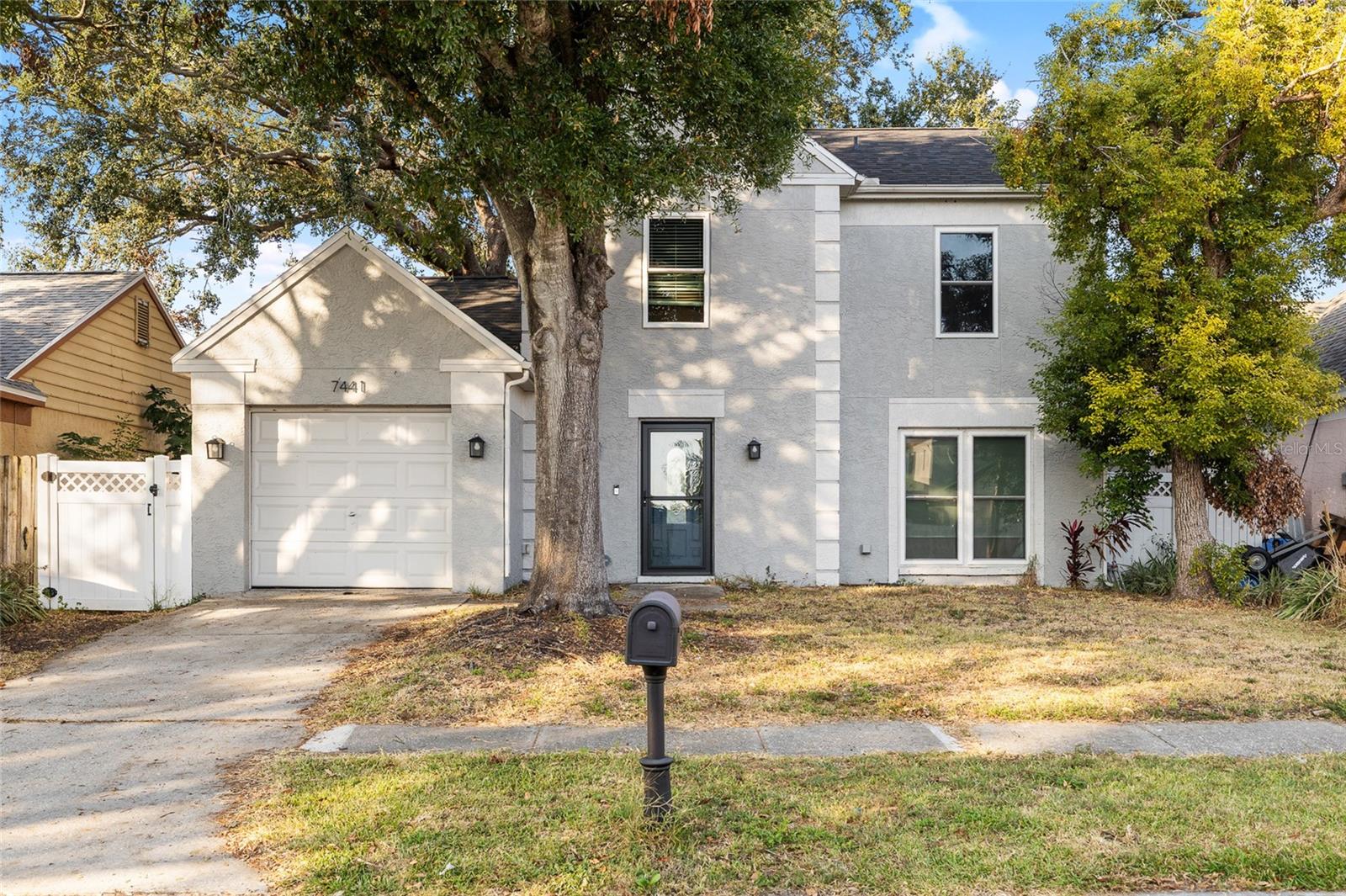 Single Family Residence in LARGO, FL - Daniel Dourado