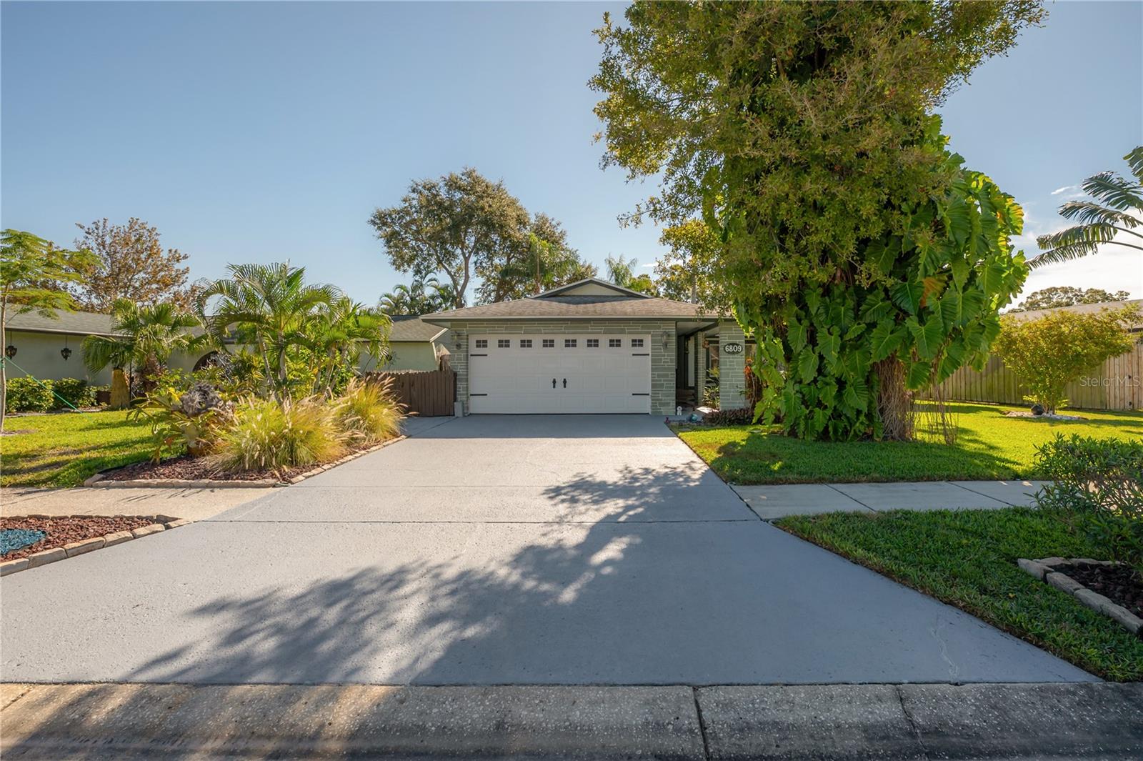 Single Family Residence em PINELLAS PARK, FL - Daniel Dourado