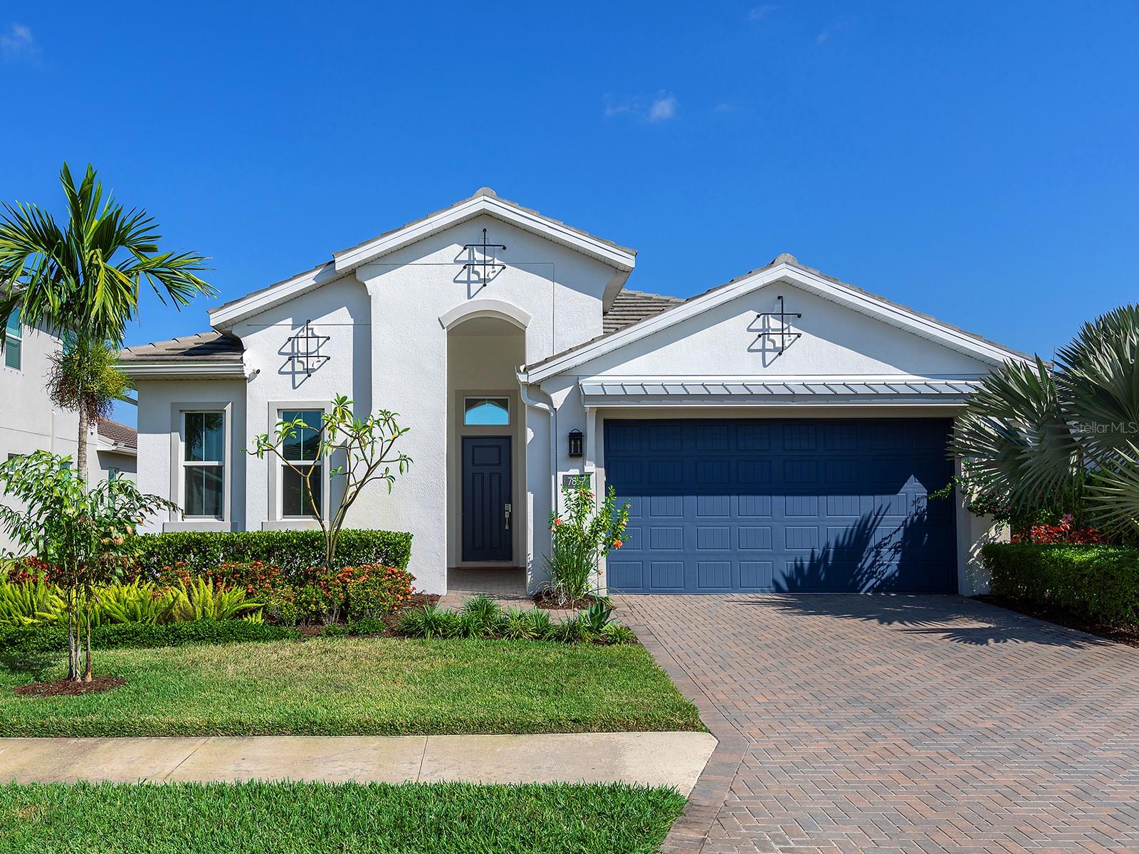 Single Family Residence in LAKEWOOD RANCH, FL - Daniel Dourado