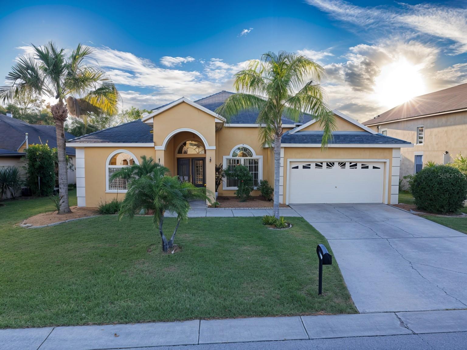 Single Family Residence in DAVENPORT, FL - Daniel Dourado