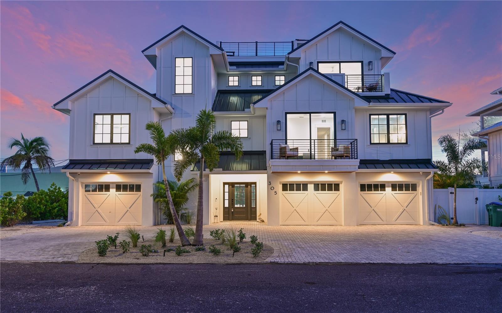 Single Family Residence in HOLMES BEACH, FL - Daniel Dourado