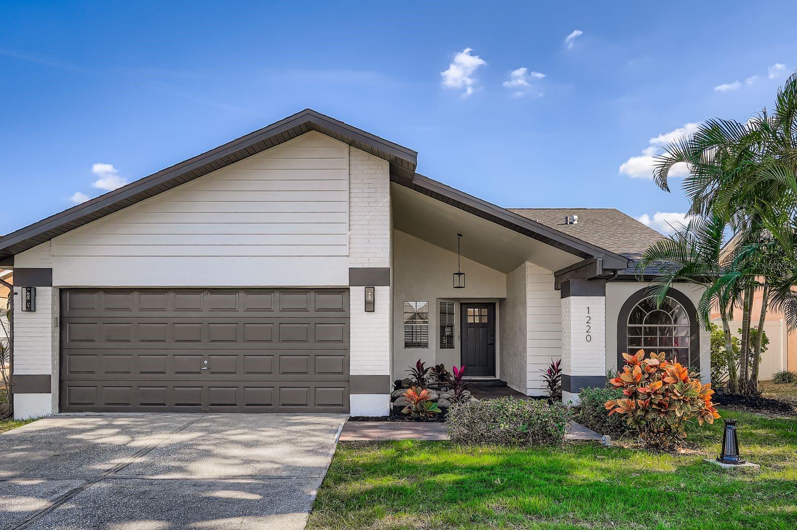 Single Family Residence in BRANDON, FL - Daniel Dourado