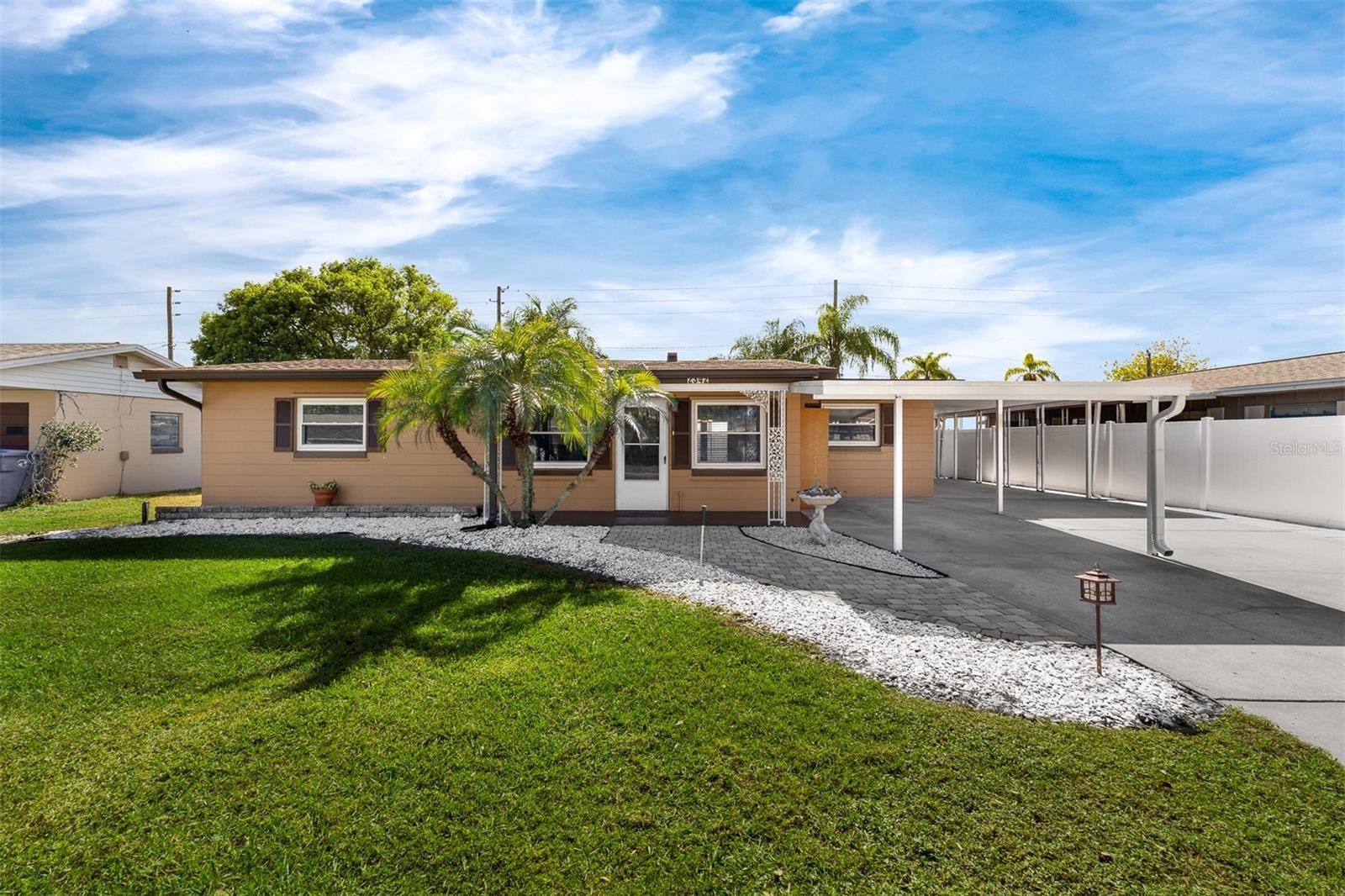 Single Family Residence in KISSIMMEE, FL - Daniel Dourado