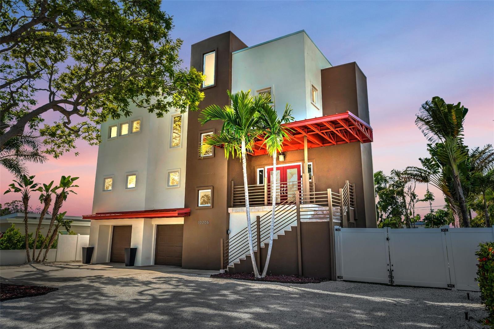 Single Family Residence em TREASURE ISLAND, FL - Daniel Dourado