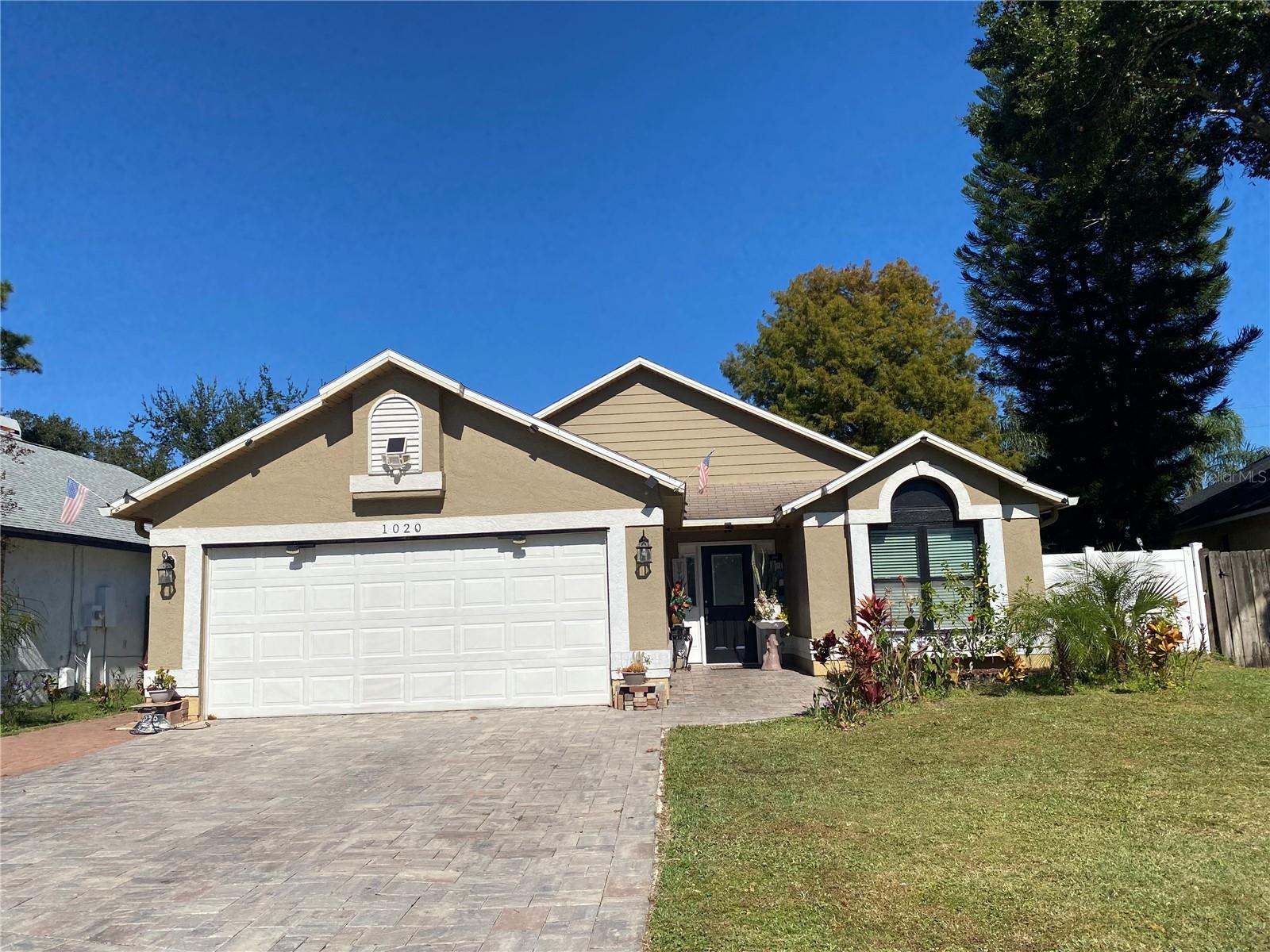 Single Family Residence em OVIEDO, FL - Daniel Dourado