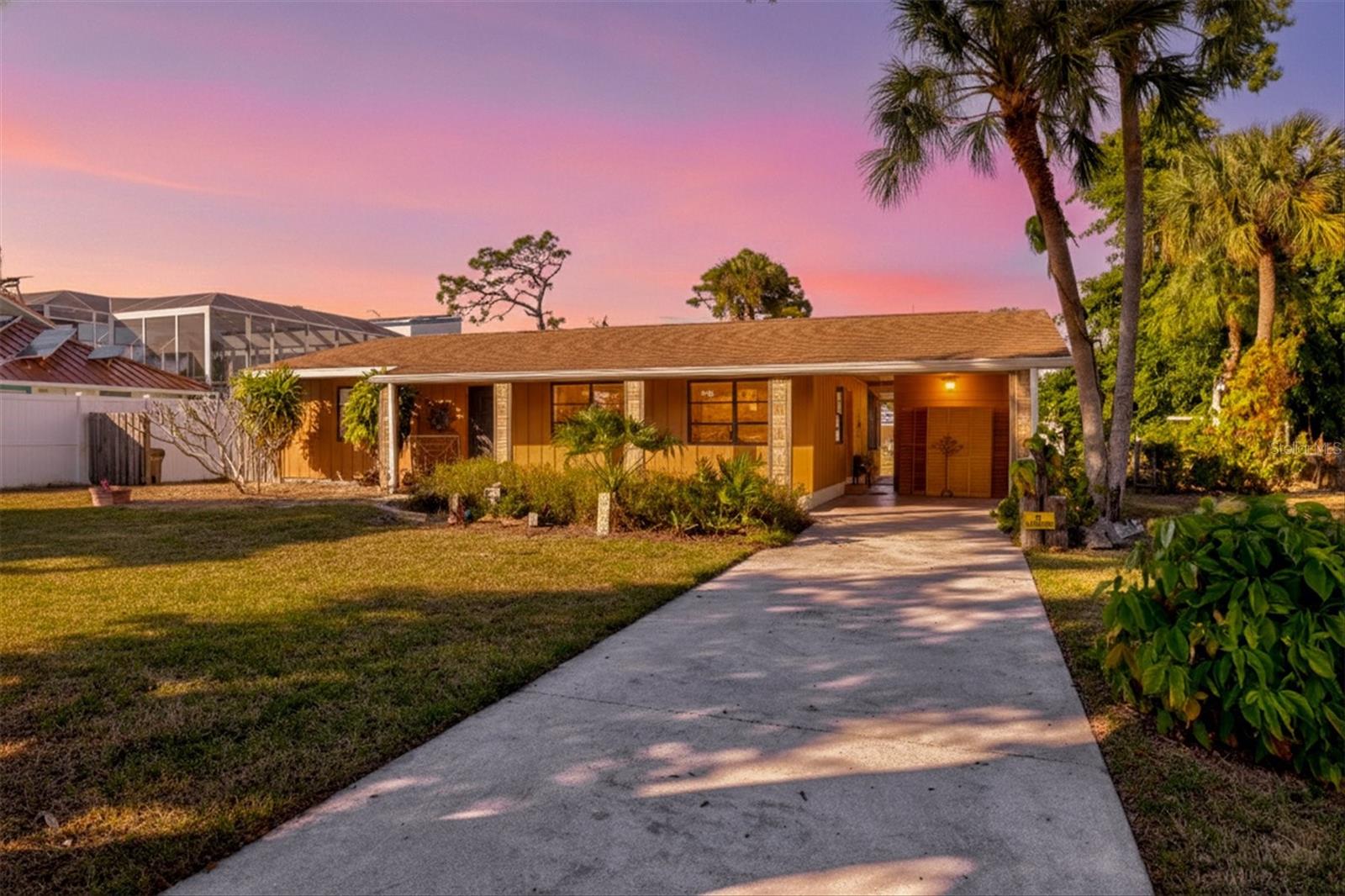 Single Family Residence in NOKOMIS, FL - Daniel Dourado