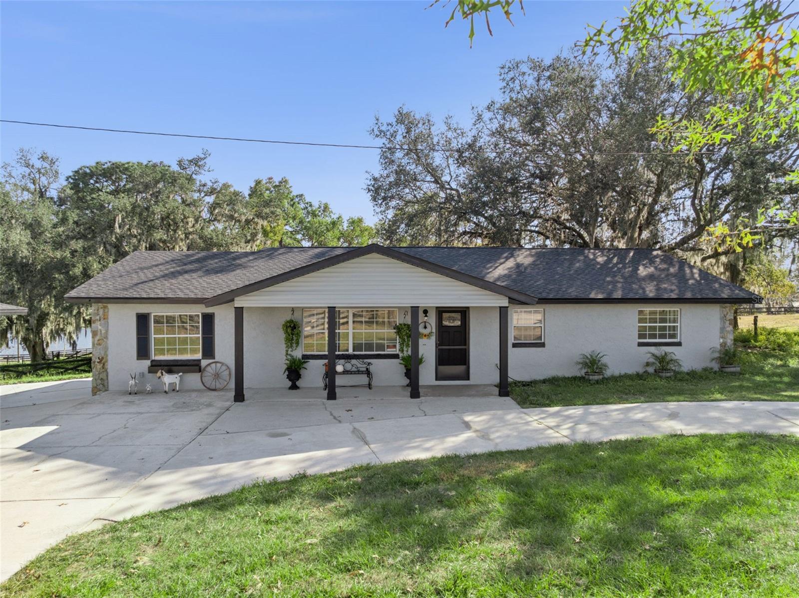 Single Family Residence in WEIRSDALE, FL - Daniel Dourado