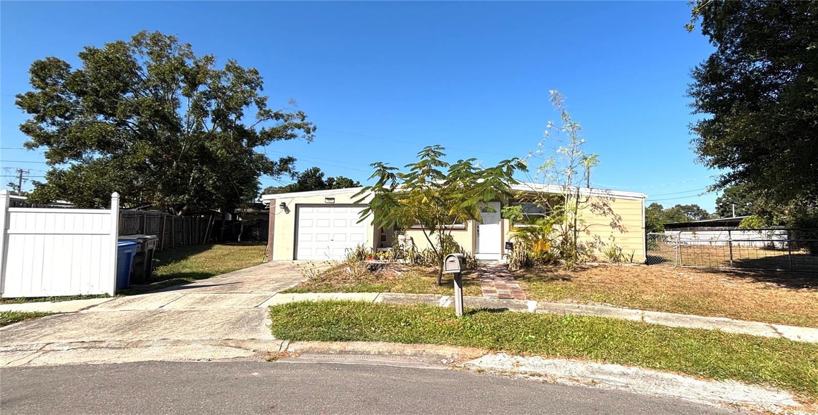 Single Family Residence in TAMPA, FL - Daniel Dourado