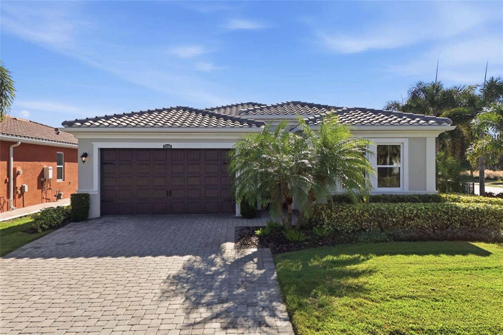Single Family Residence in LAKEWOOD RANCH, FL - Daniel Dourado
