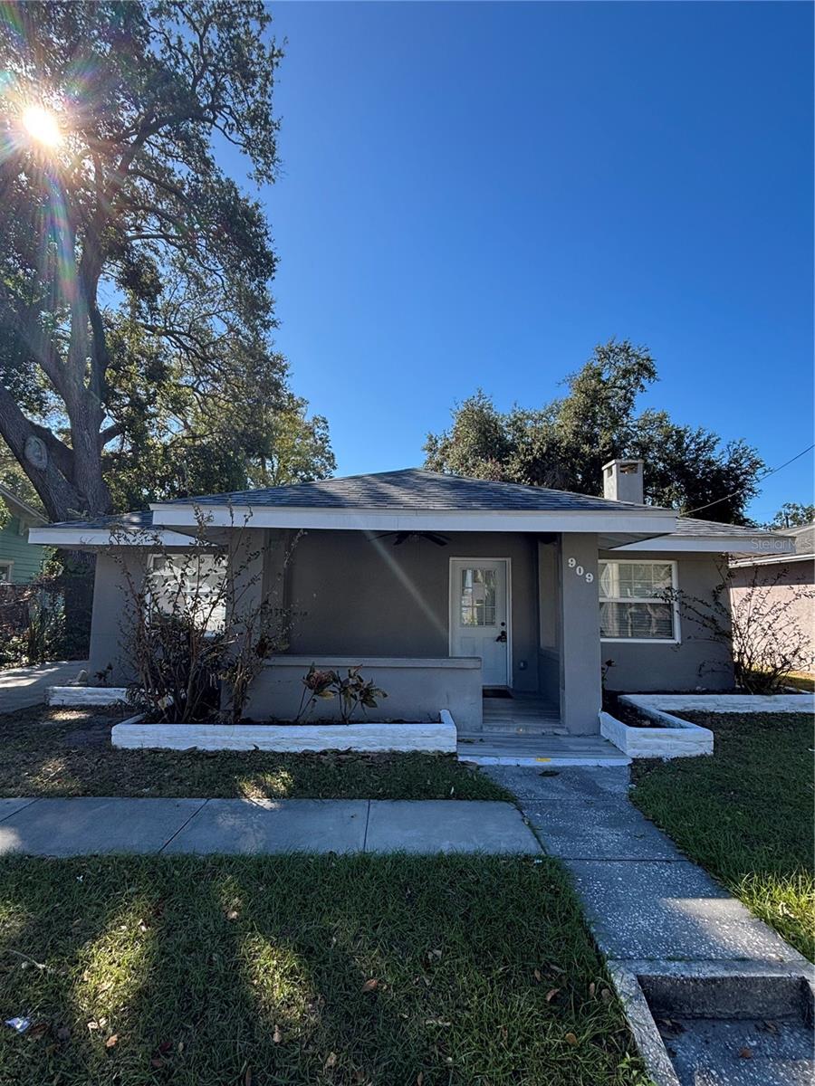 Single Family Residence in CLEARWATER, FL - Daniel Dourado