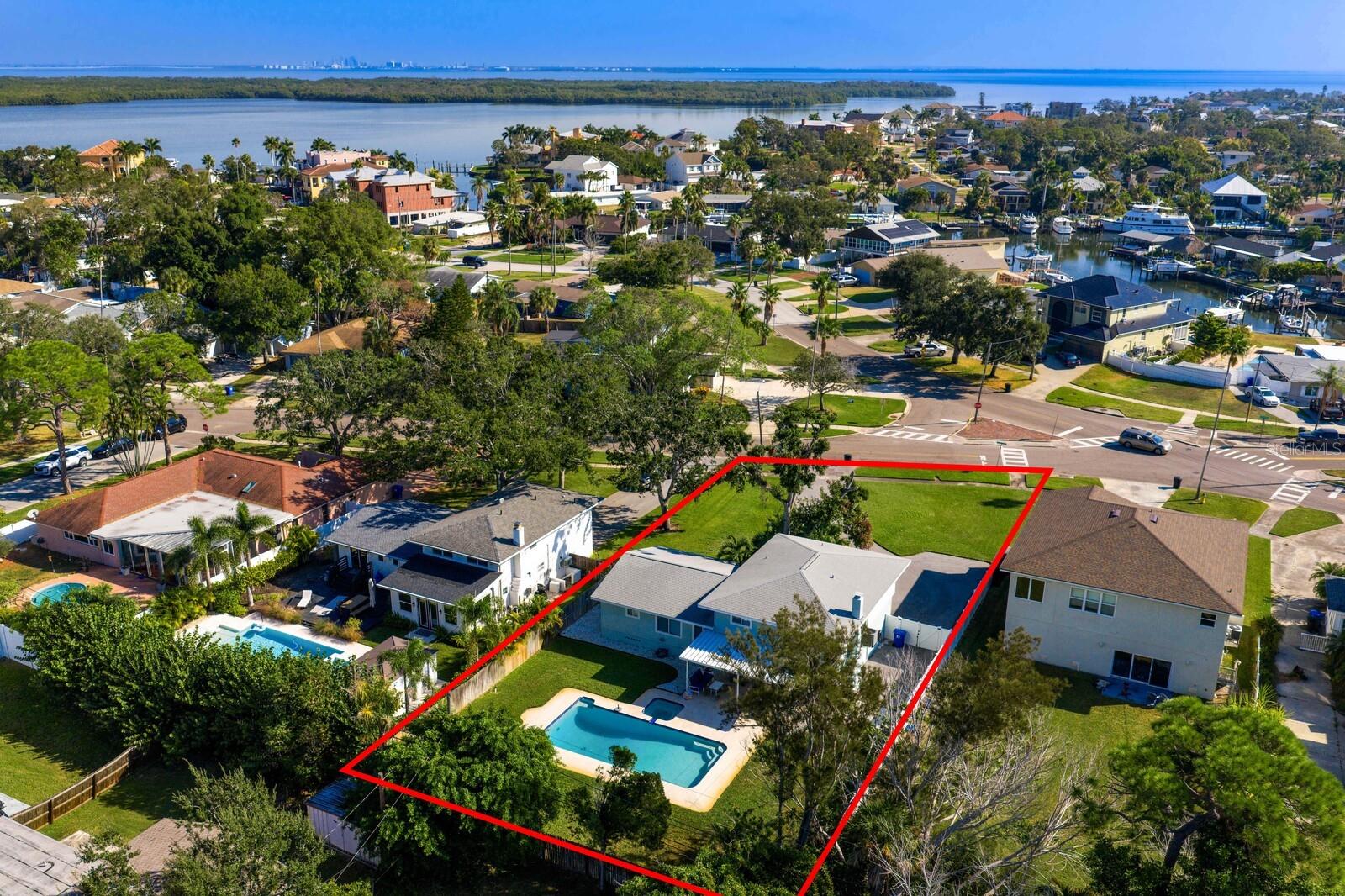 Single Family Residence em ST PETERSBURG, FL - Daniel Dourado