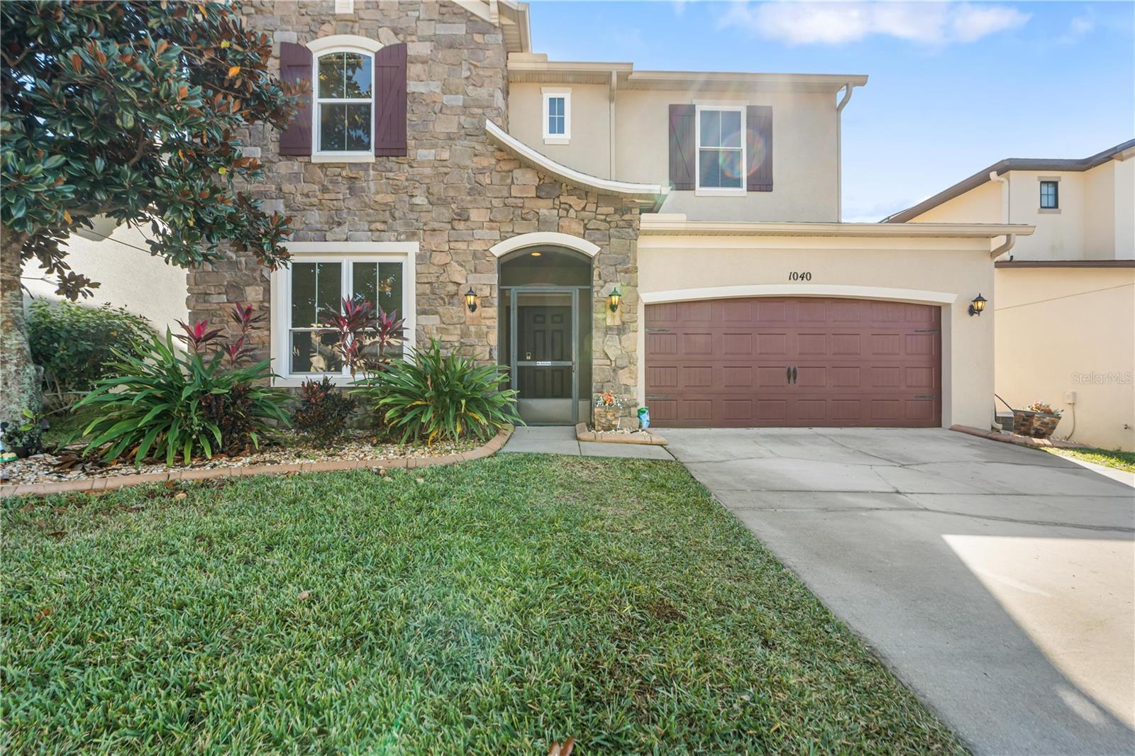 Single Family Residence in MINNEOLA, FL - Daniel Dourado