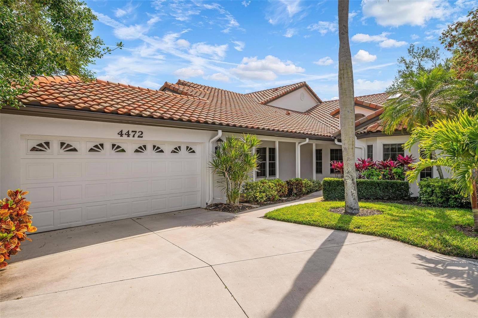 Single Family Residence in SARASOTA, FL - Daniel Dourado