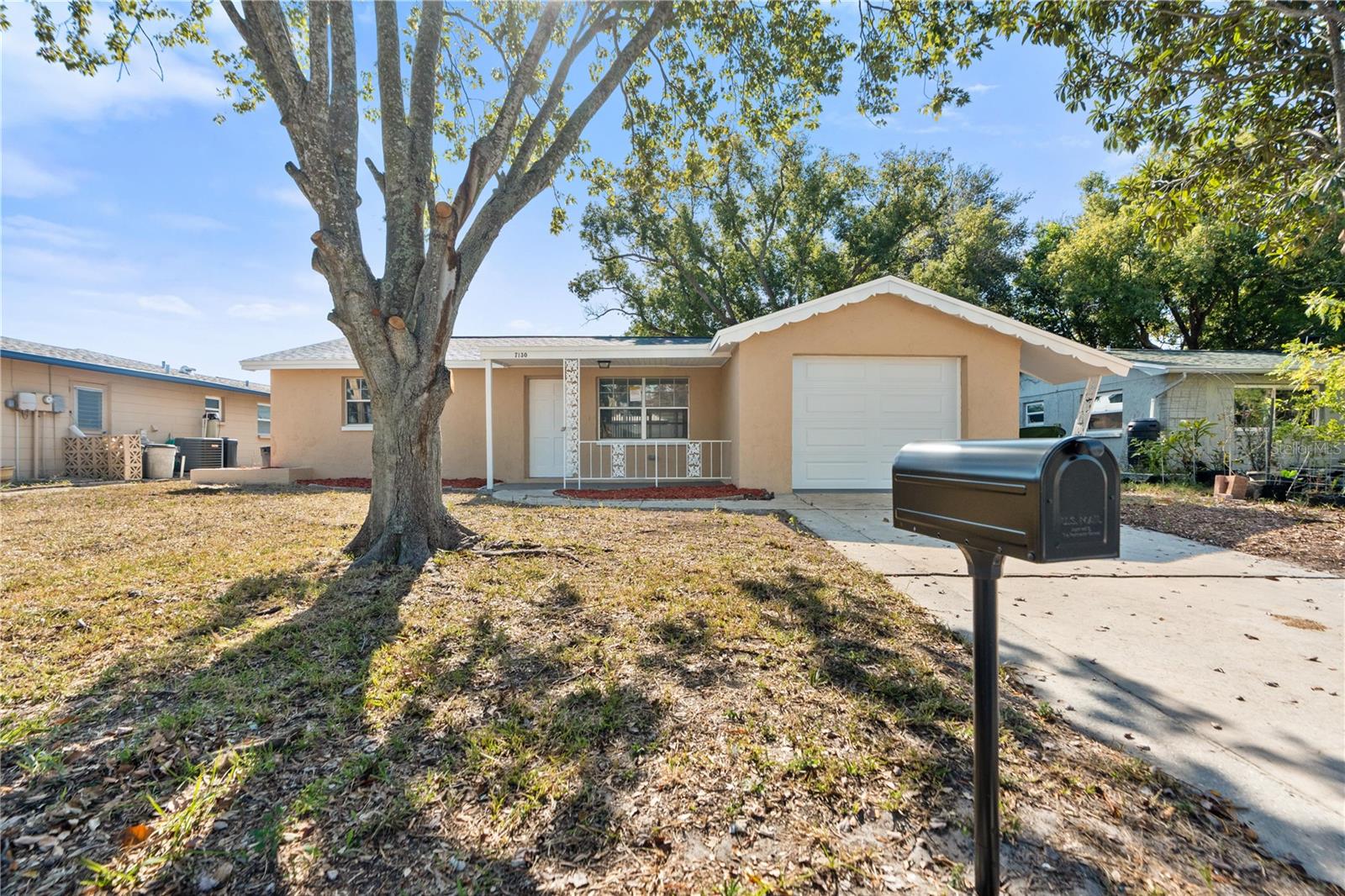 Single Family Residence in PORT RICHEY, FL - Daniel Dourado