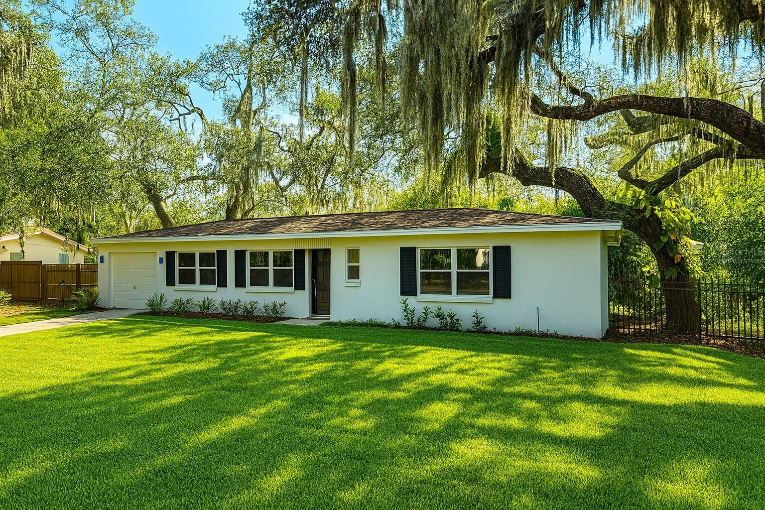 Single Family Residence in TEMPLE TERRACE, FL - Daniel Dourado