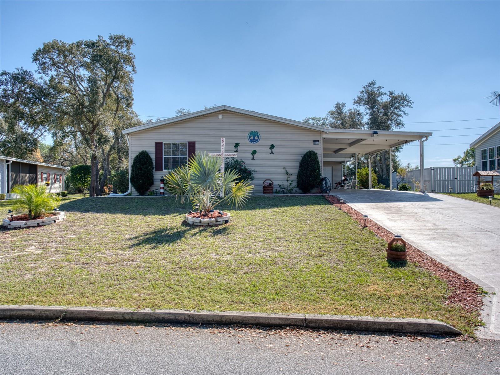 Manufactured Home in BROOKSVILLE, FL - Daniel Dourado