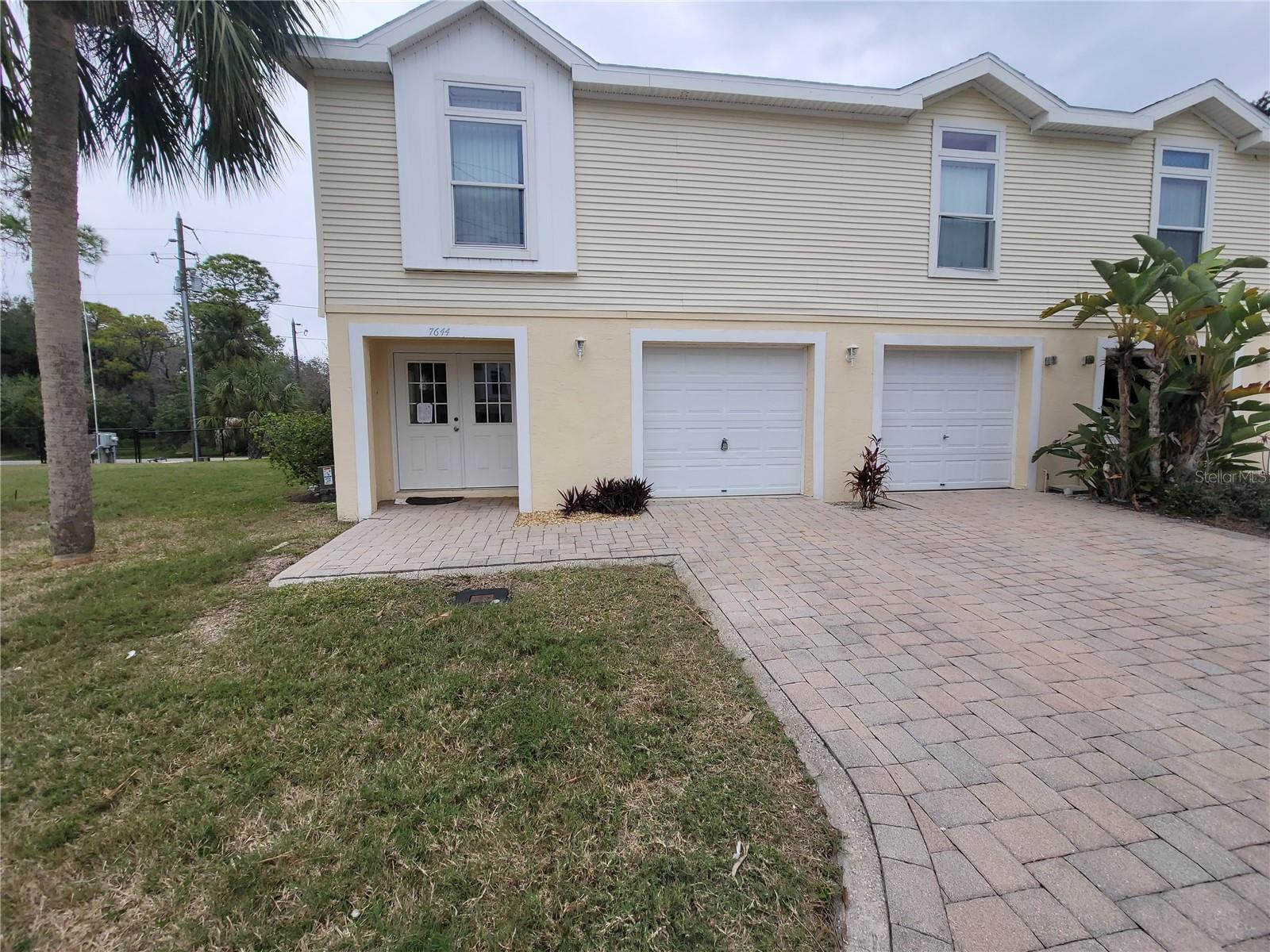 Townhouse in PORT RICHEY, FL - Daniel Dourado