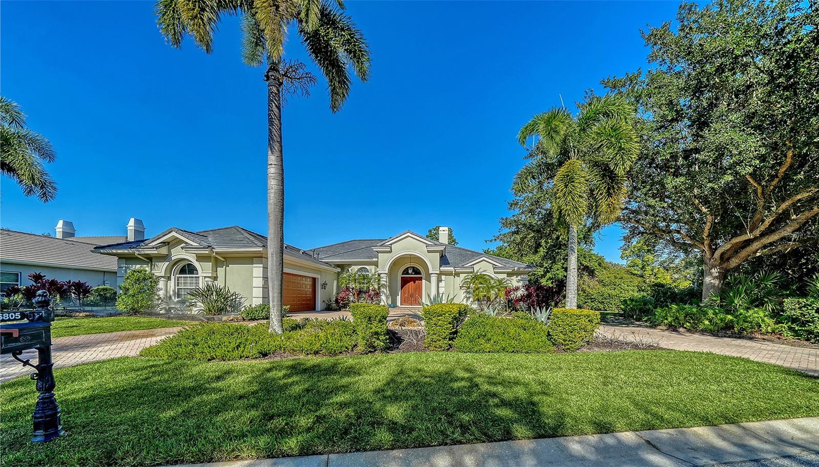 Single Family Residence in UNIVERSITY PARK, FL - Daniel Dourado