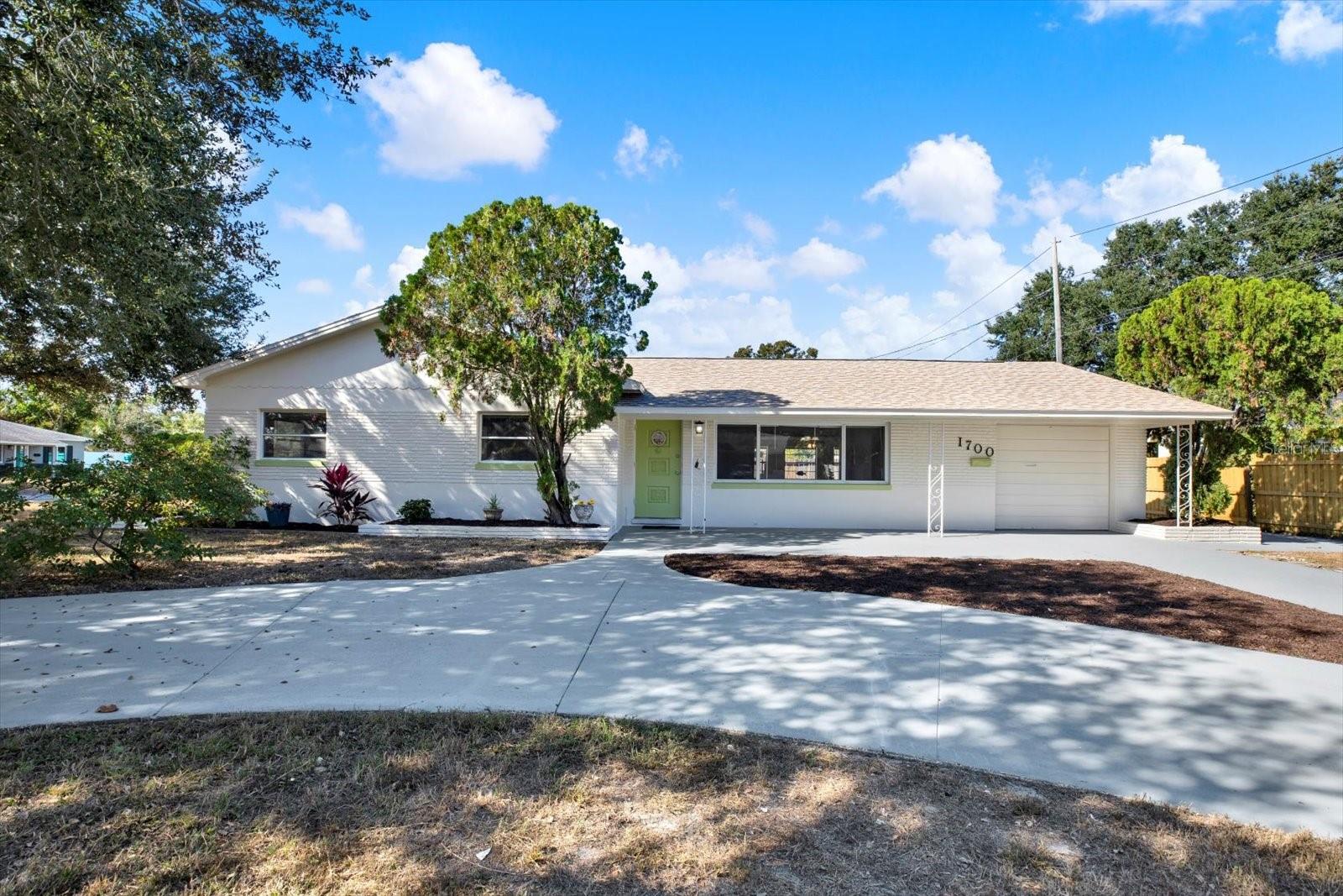 Single Family Residence em ST PETERSBURG, FL - Daniel Dourado