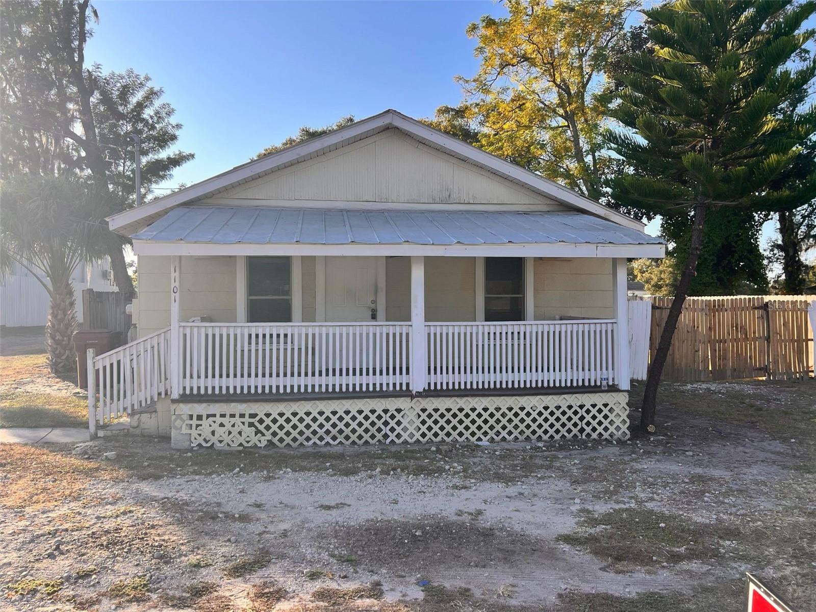 Single Family Residence in PLANT CITY, FL - Daniel Dourado