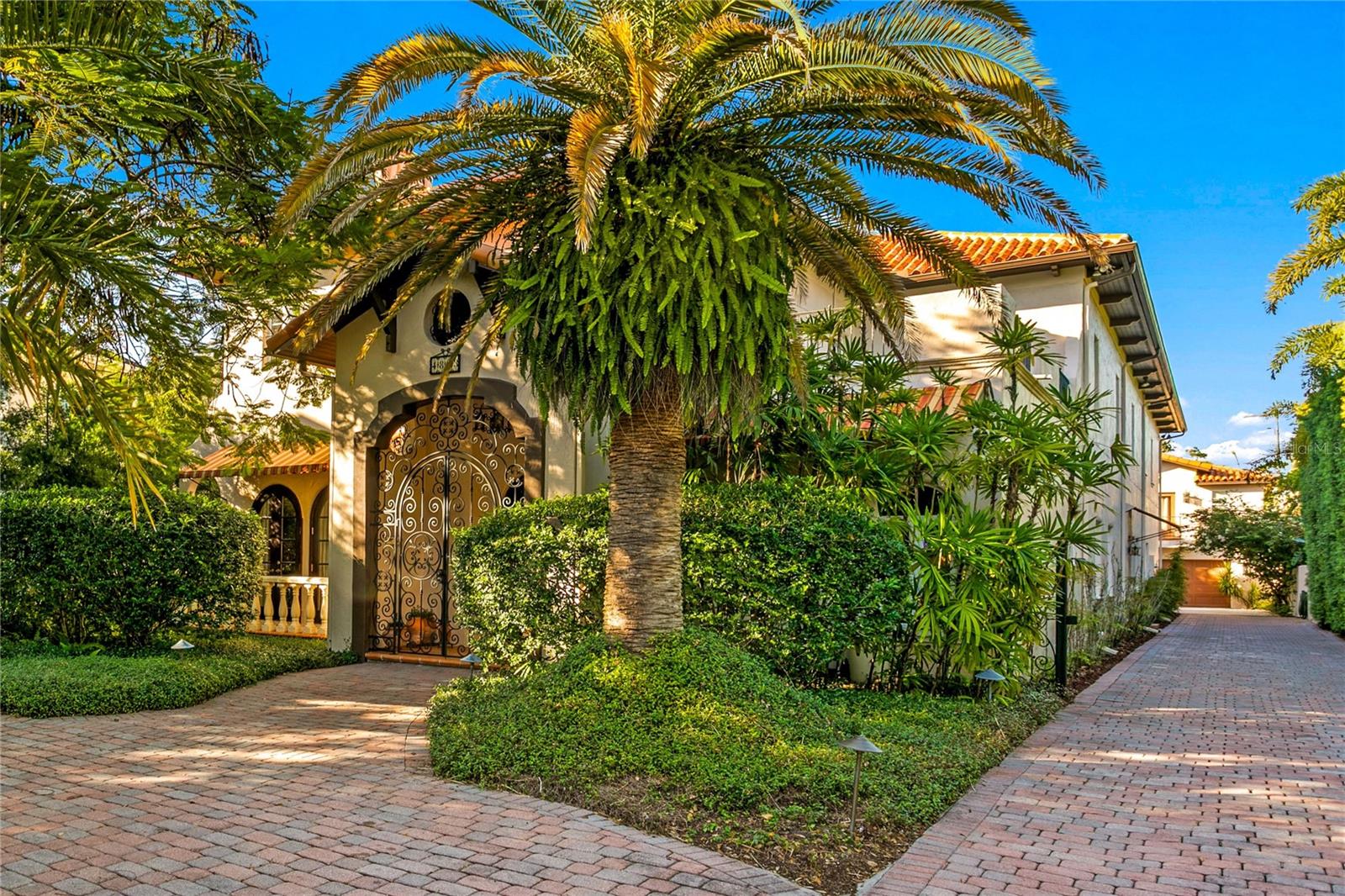 Single Family Residence in TAMPA, FL - Daniel Dourado