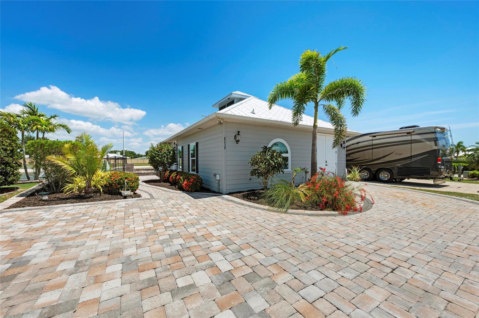 Single Family Residence in ARCADIA, FL - Daniel Dourado