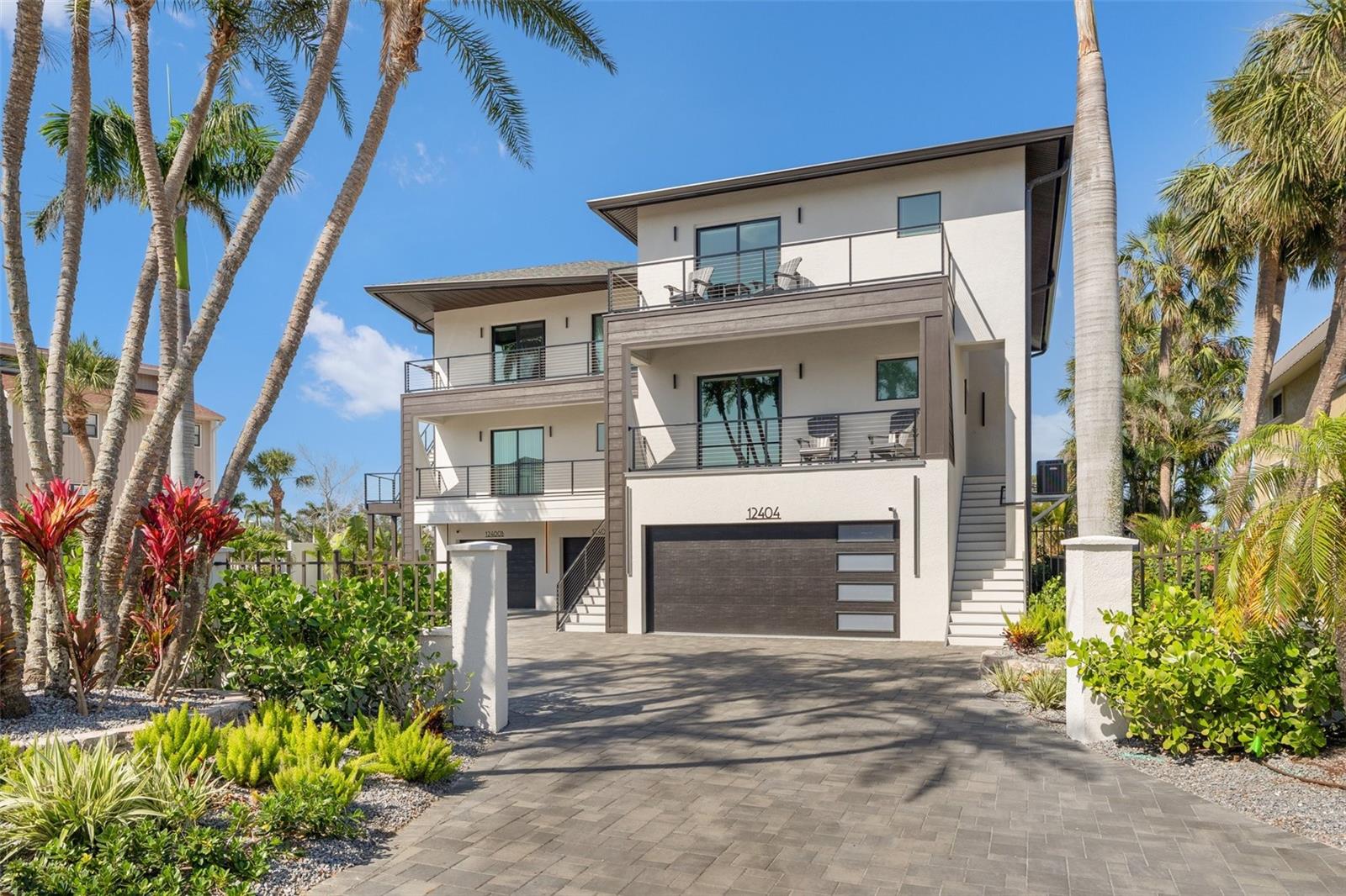 Single Family Residence em TREASURE ISLAND, FL - Daniel Dourado