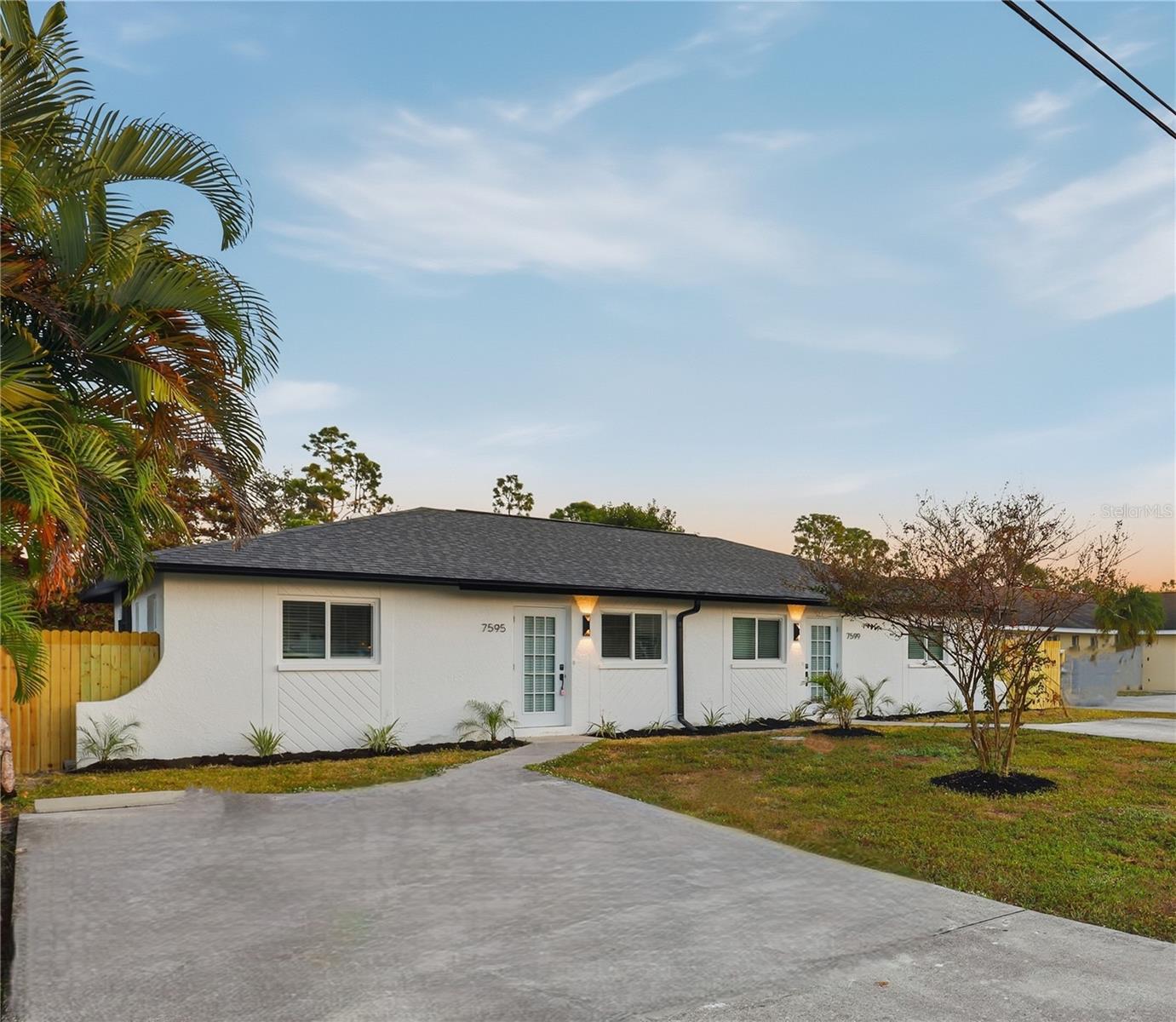 Duplex in FORT MYERS, FL - Daniel Dourado
