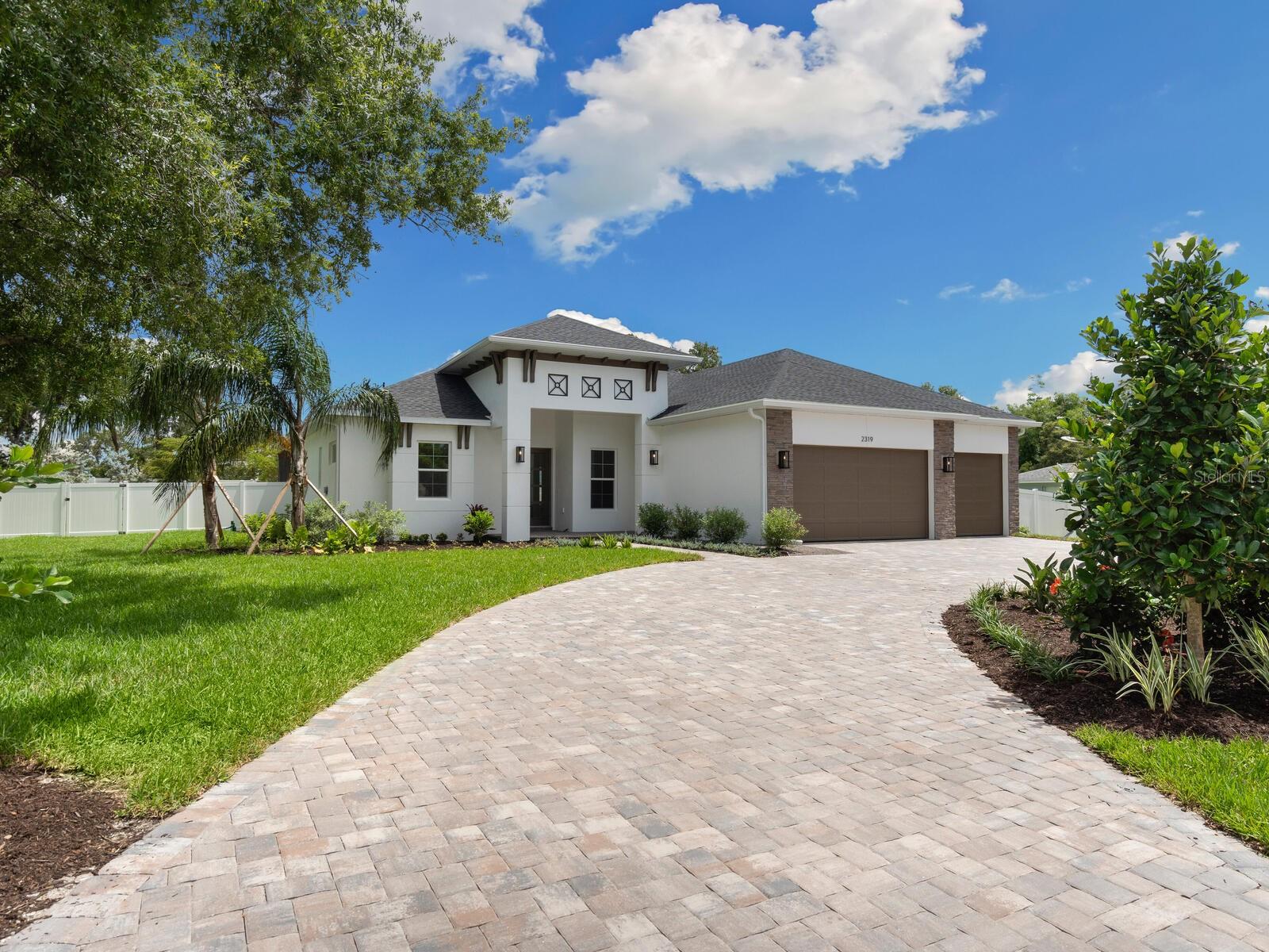 Single Family Residence in SARASOTA, FL - Daniel Dourado