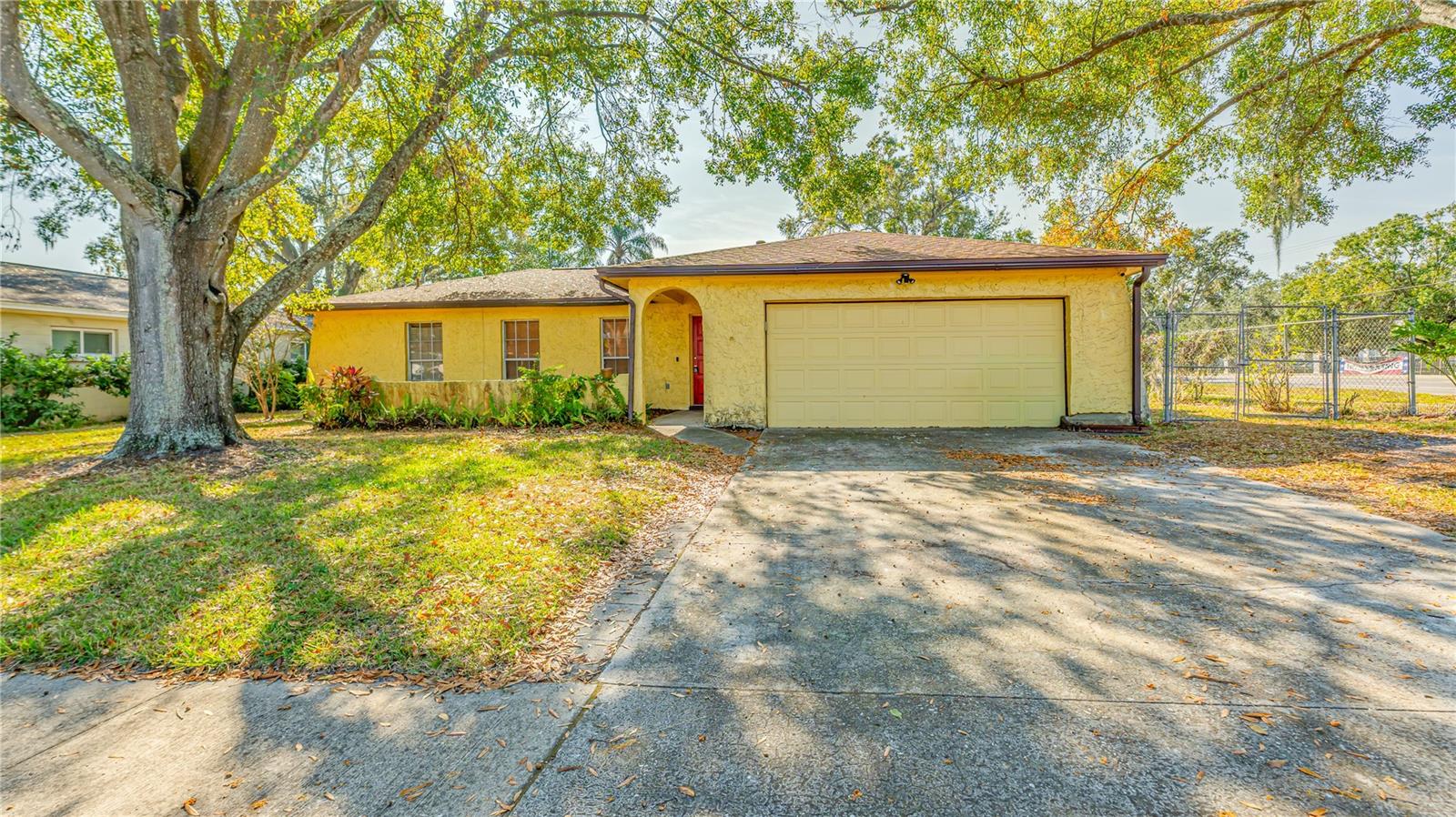 Single Family Residence in BRANDON, FL - Daniel Dourado