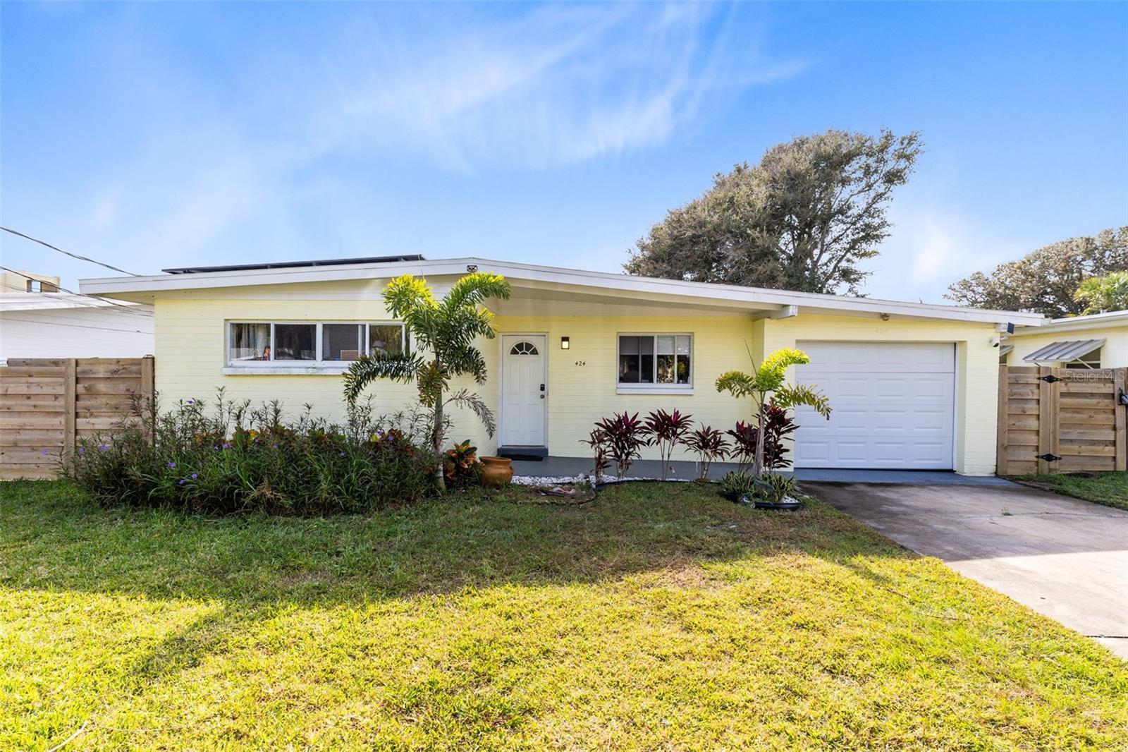 Single Family Residence in DAYTONA BEACH, FL - Daniel Dourado