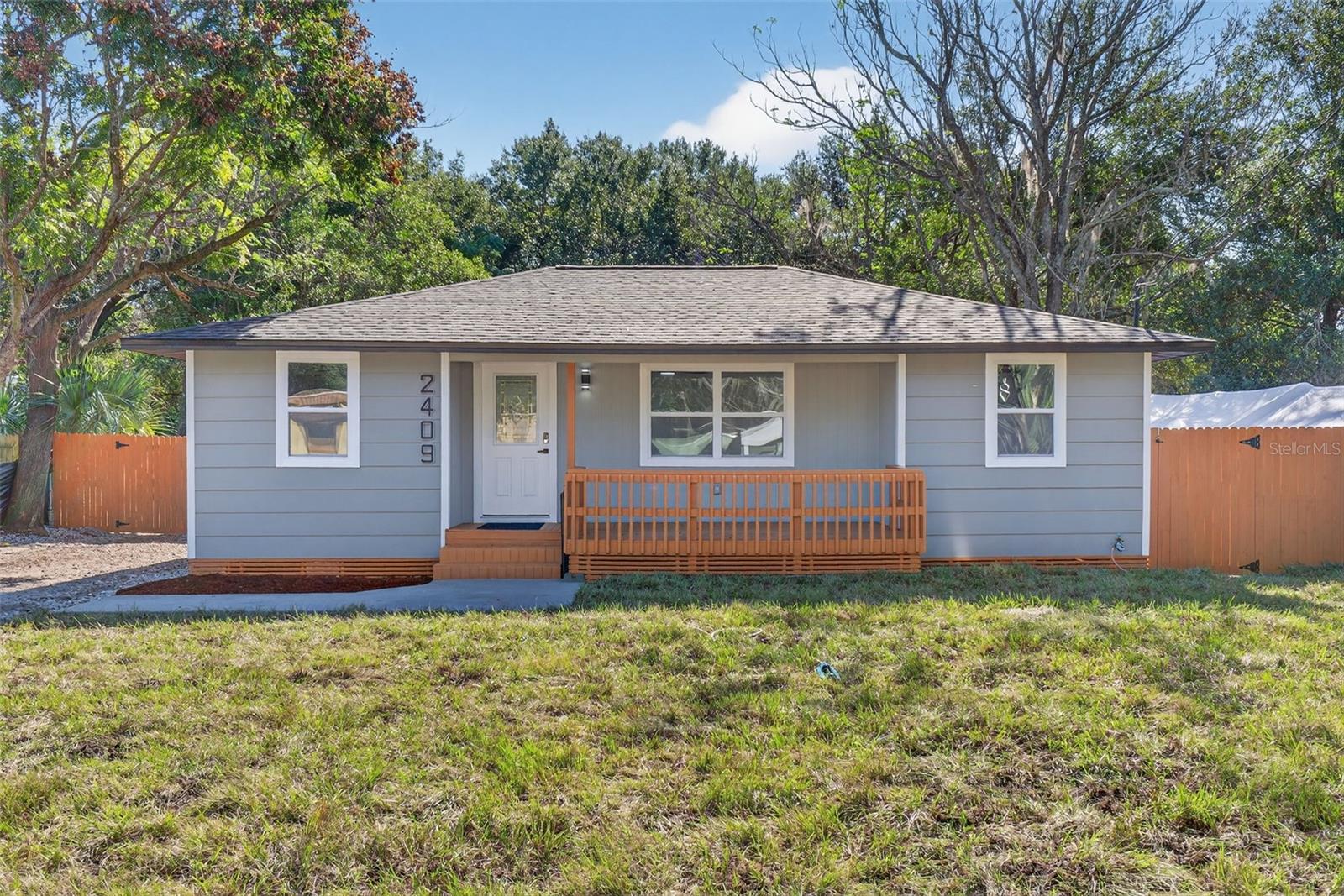 Single Family Residence in ORLANDO, FL - Daniel Dourado