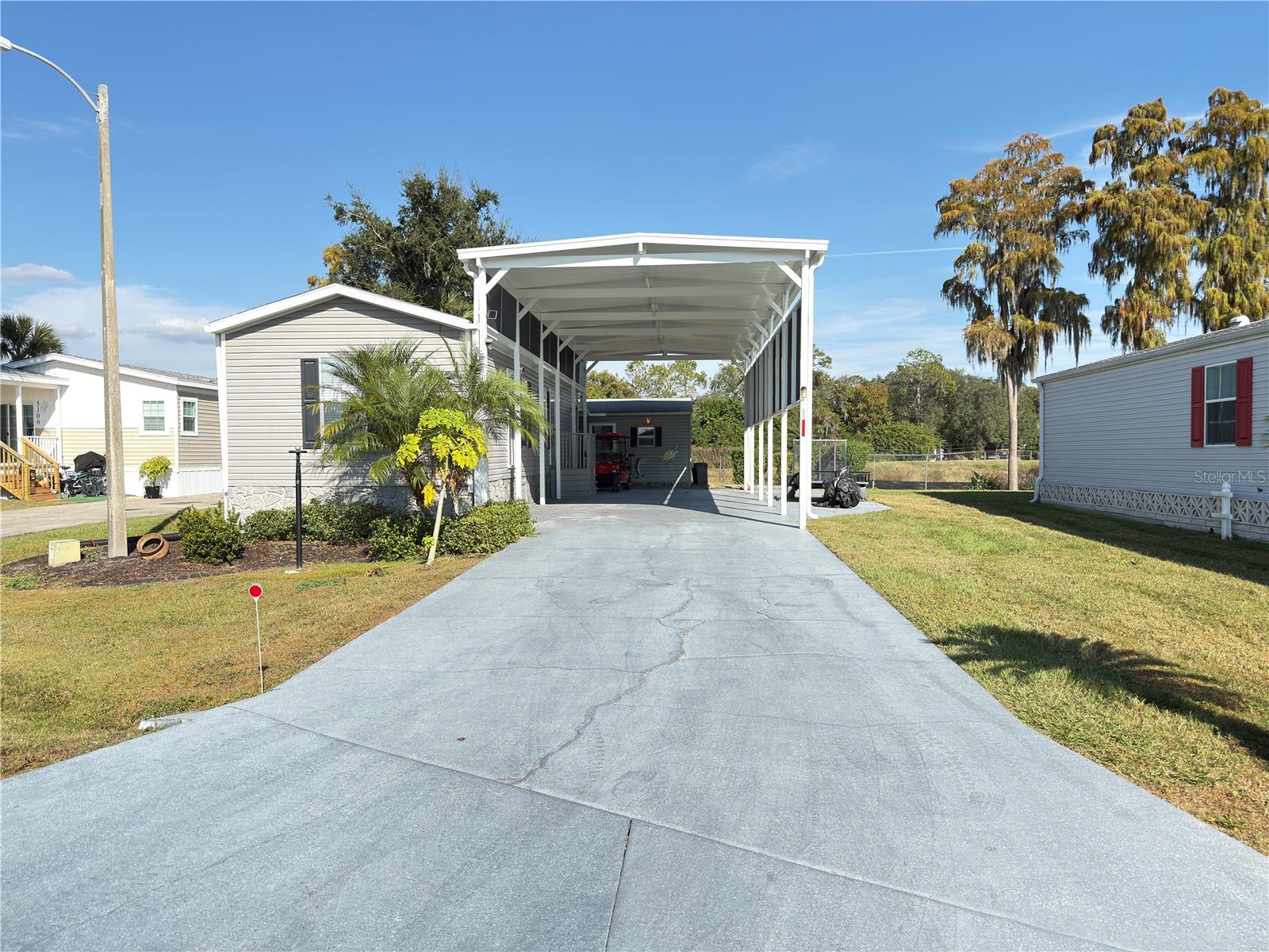 Manufactured Home in POLK CITY, FL - Daniel Dourado