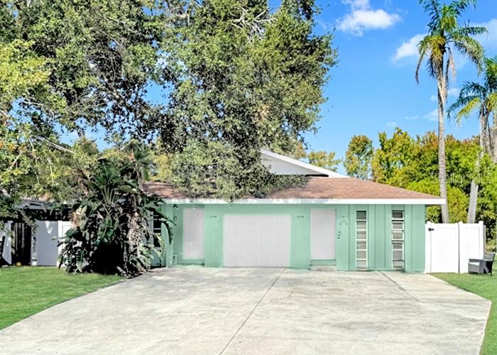 Duplex in SEMINOLE, FL - Daniel Dourado