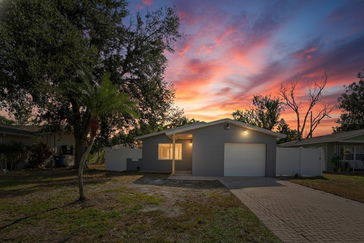 Single Family Residence em ST PETERSBURG, FL - Daniel Dourado