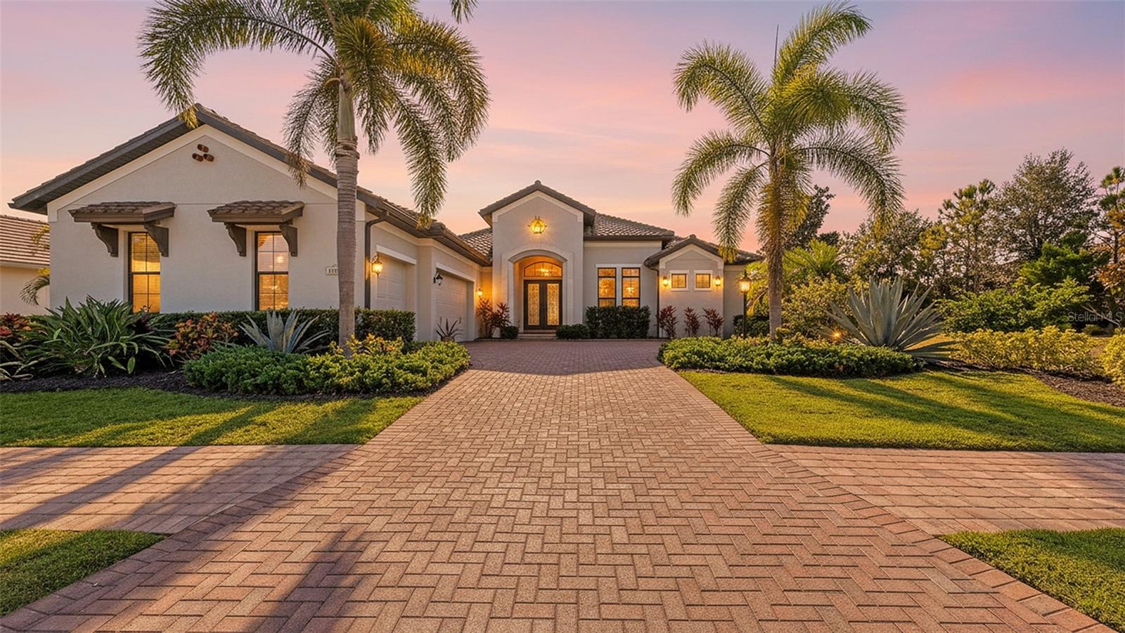 Single Family Residence in LAKEWOOD RANCH, FL - Daniel Dourado