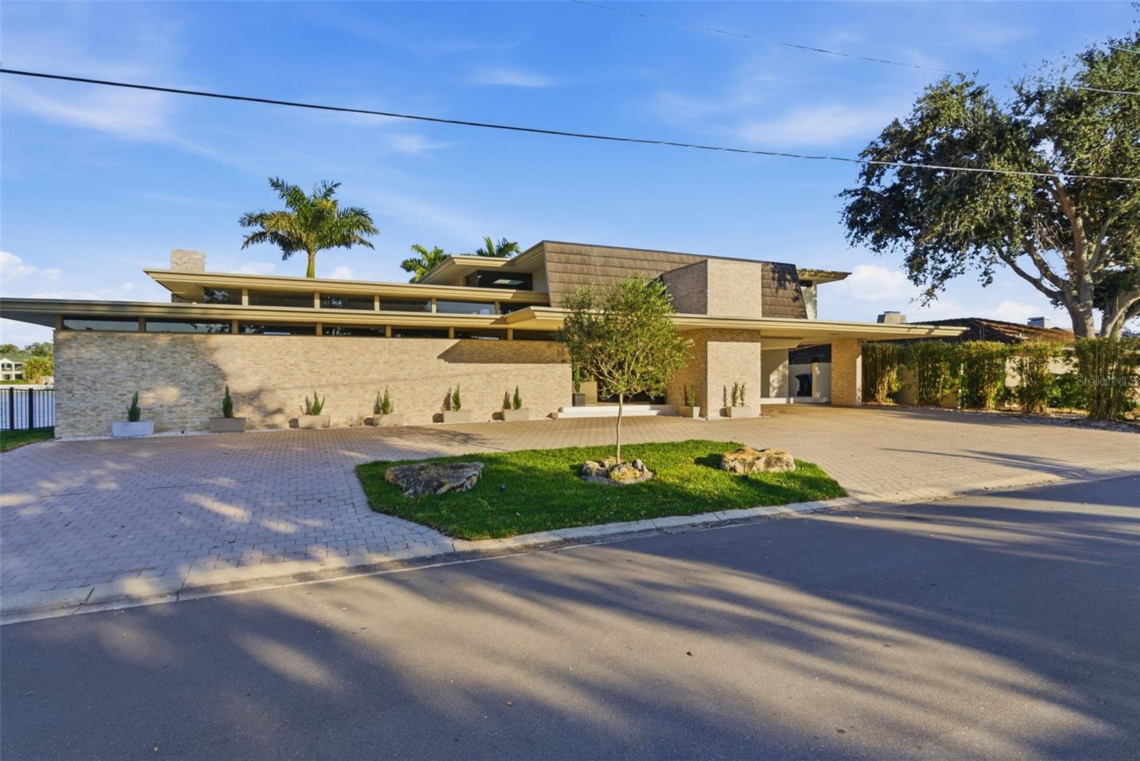 Single Family Residence em ST PETERSBURG, FL - Daniel Dourado