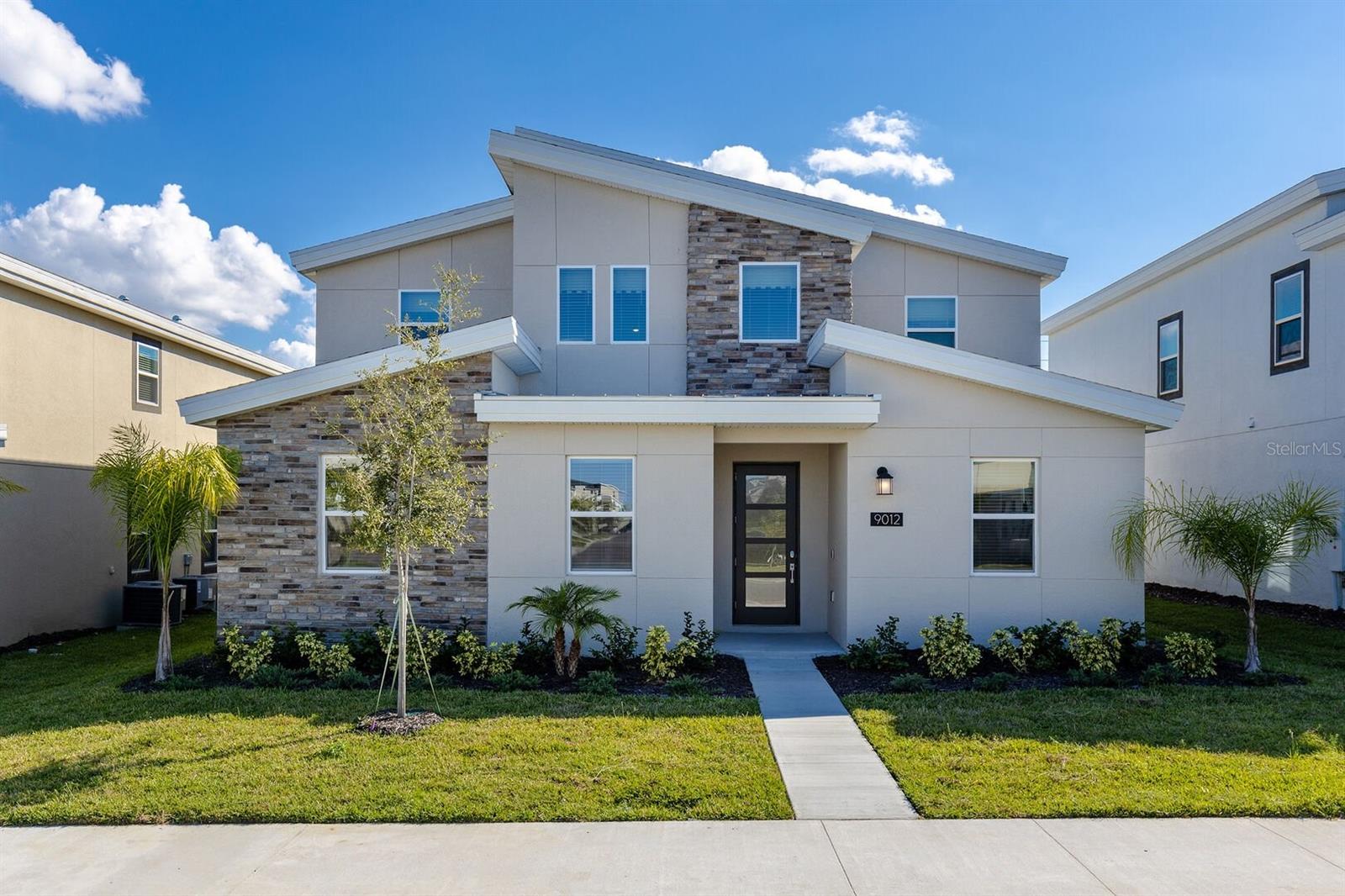 Single Family Residence in DAVENPORT, FL - Daniel Dourado