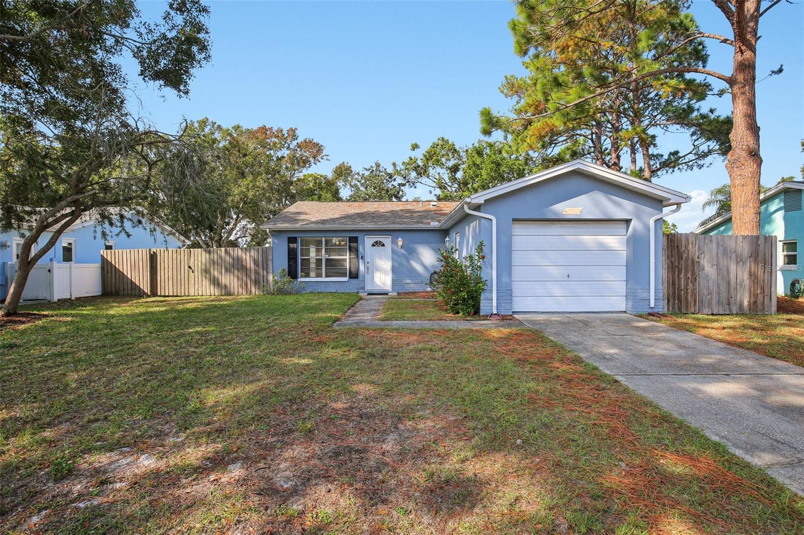 Single Family Residence in CLEARWATER, FL - Daniel Dourado